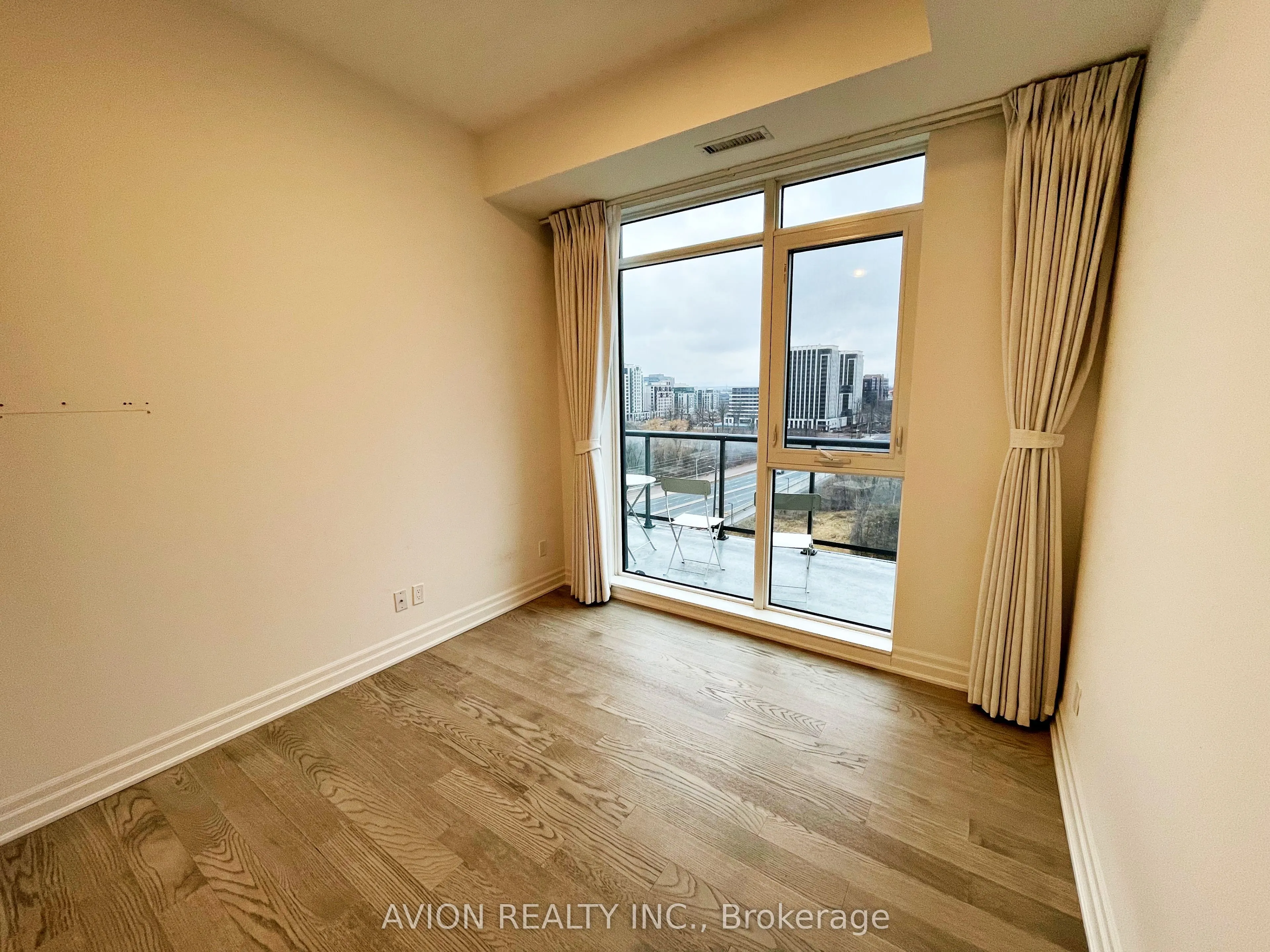 10 Rouge Valley Drive W #925A