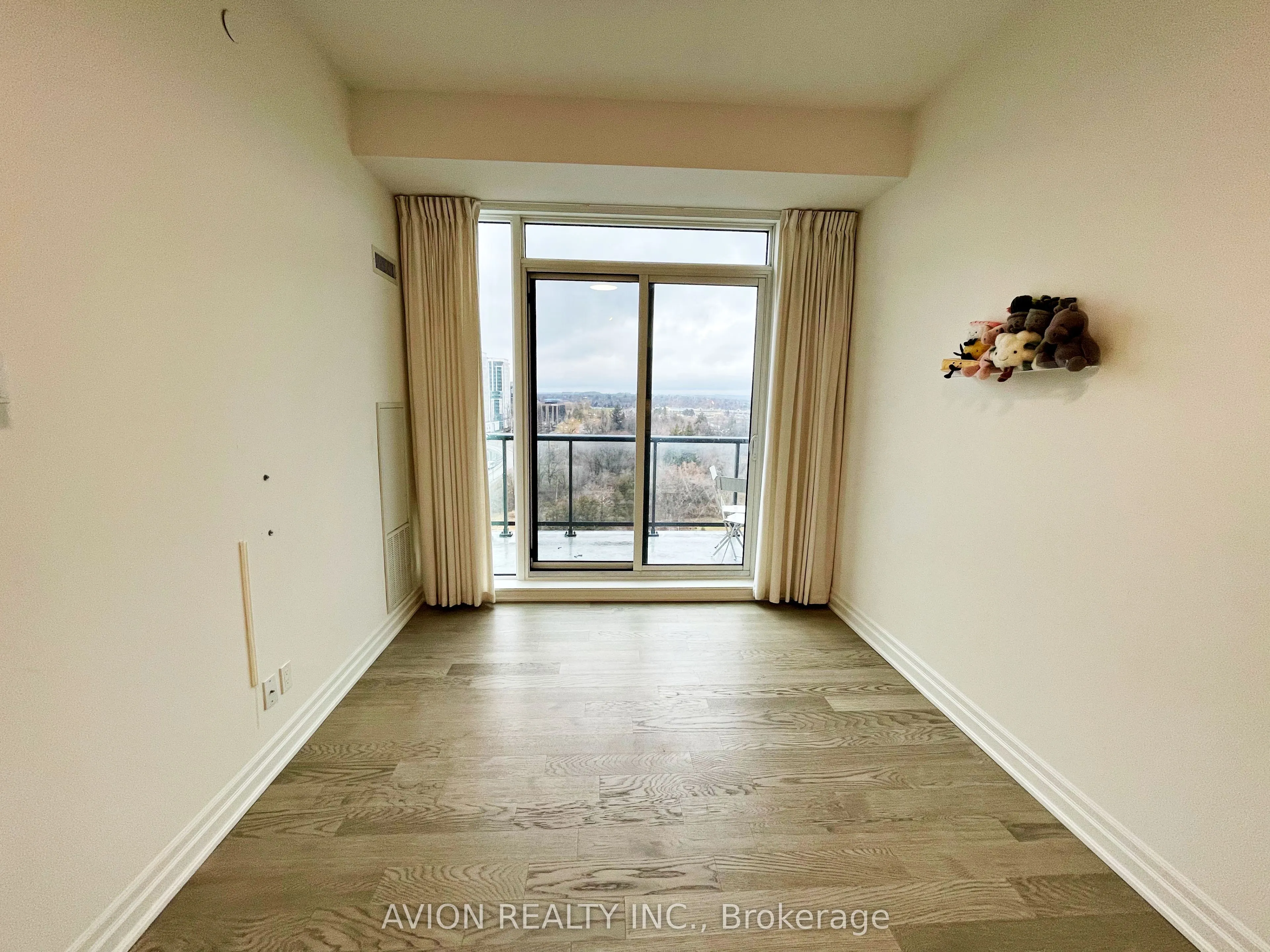 10 Rouge Valley Drive W #925A
