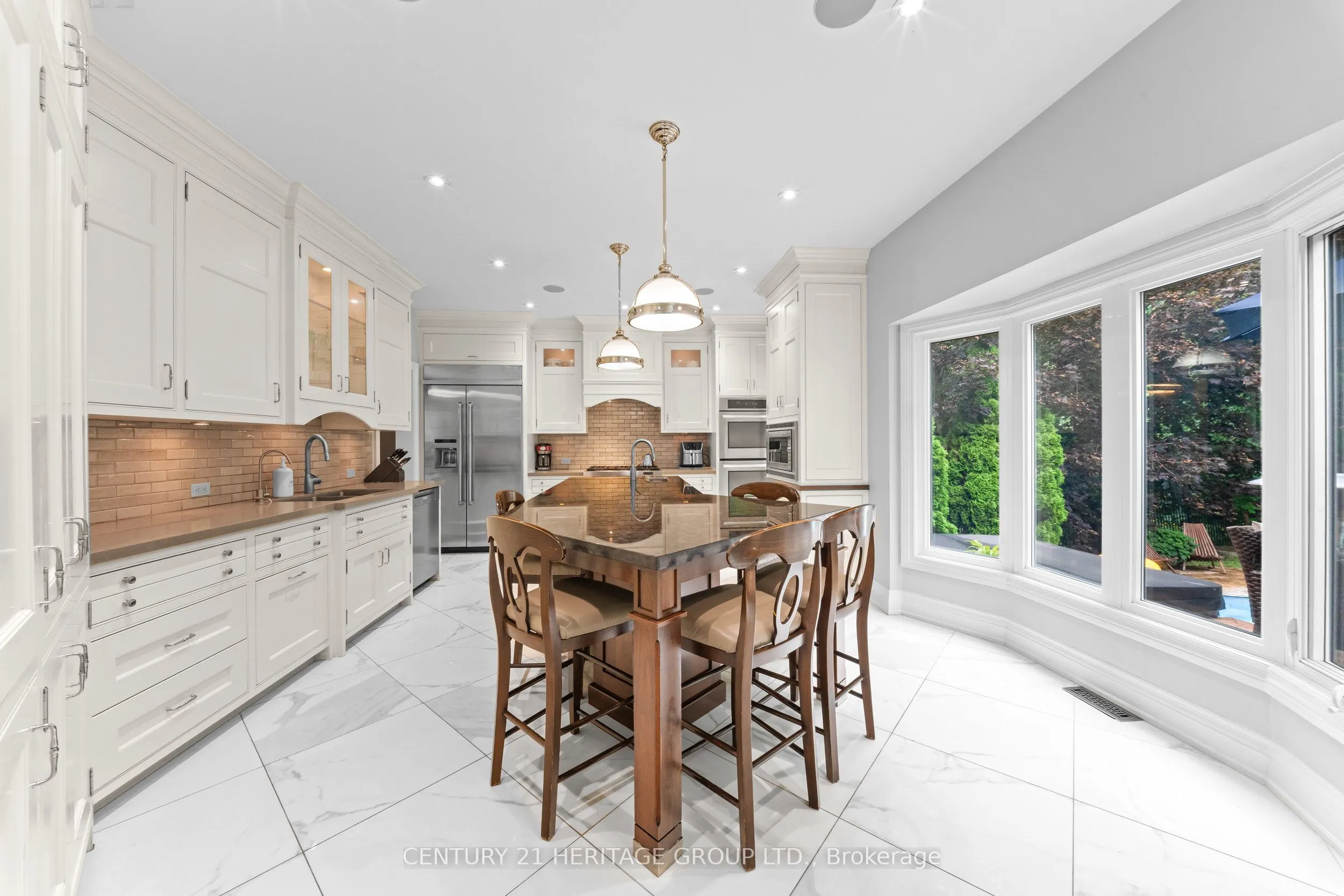 48 Carlyle Crescent