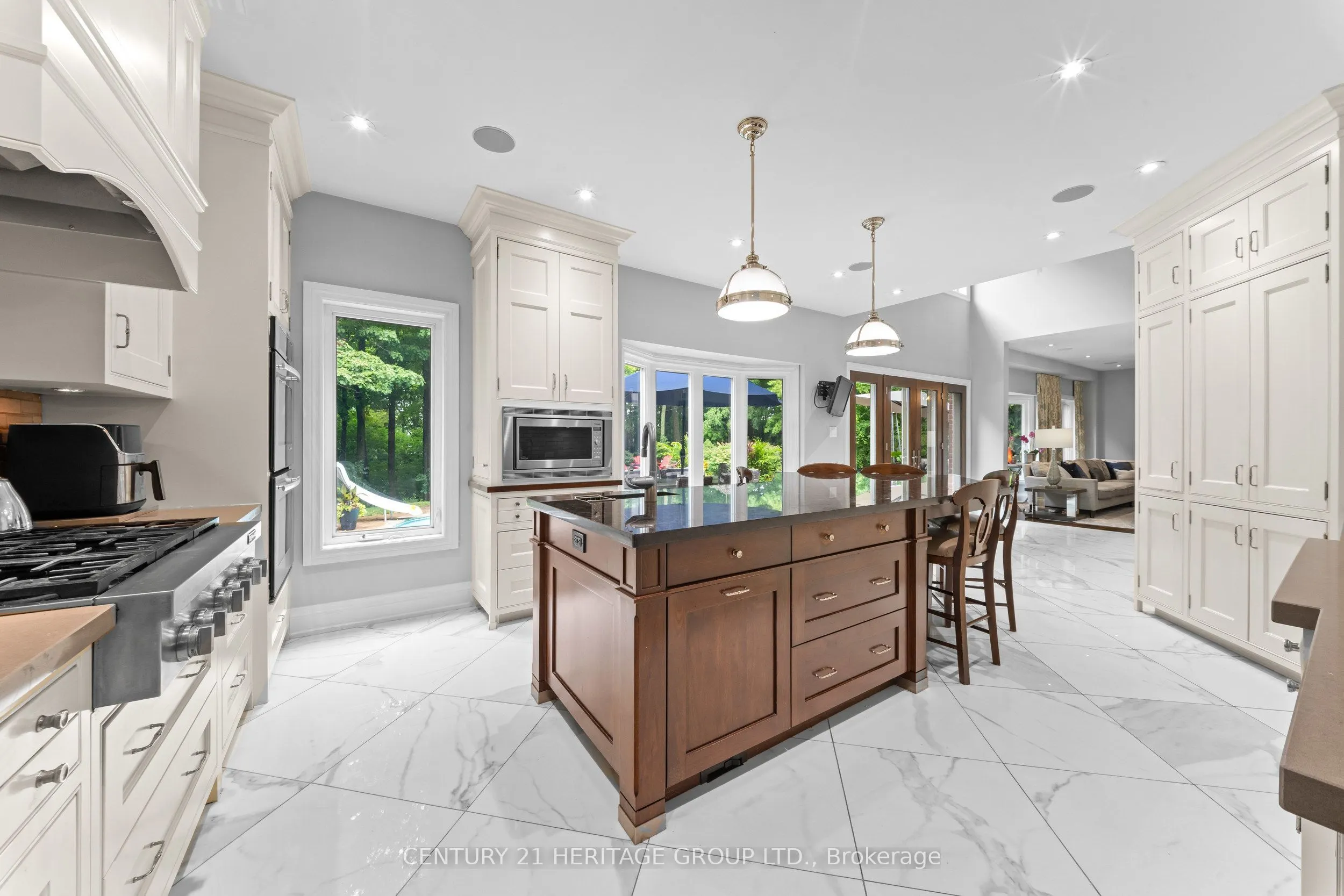 48 Carlyle Crescent