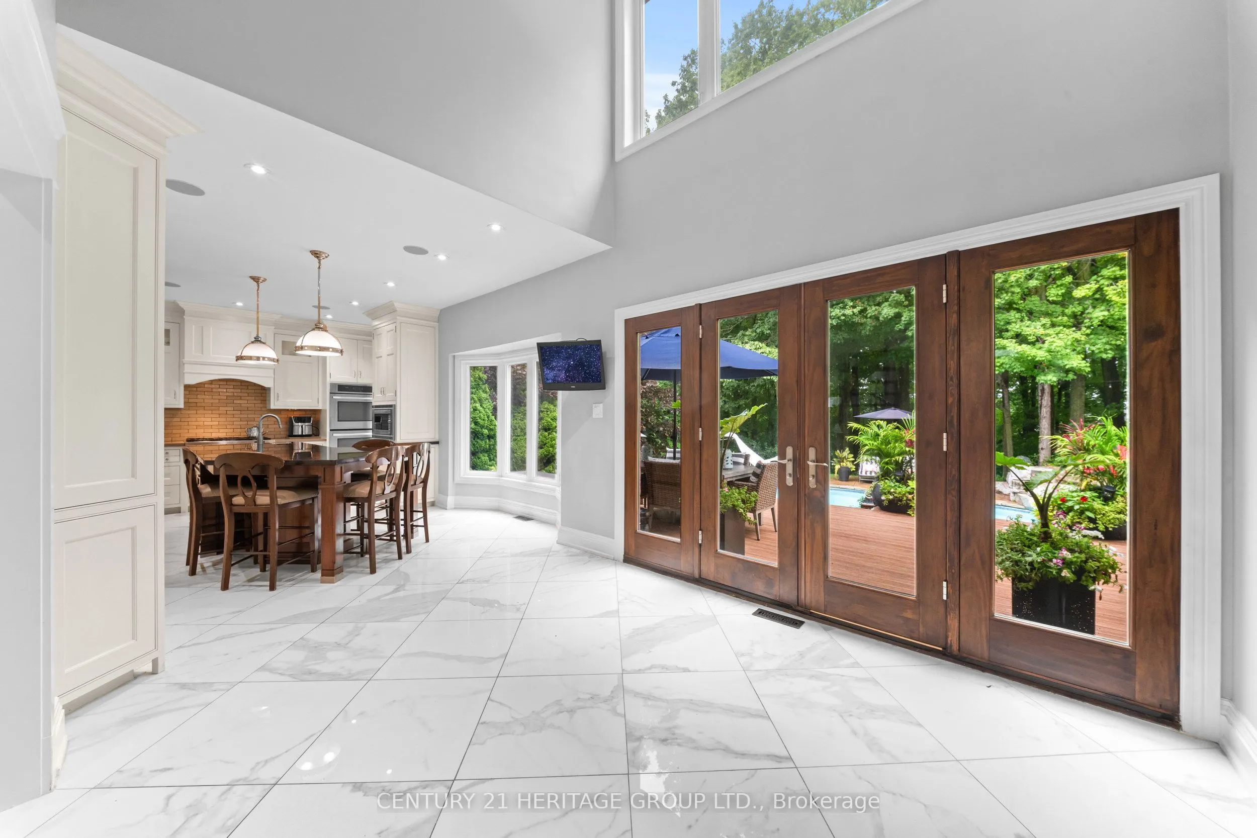 48 Carlyle Crescent