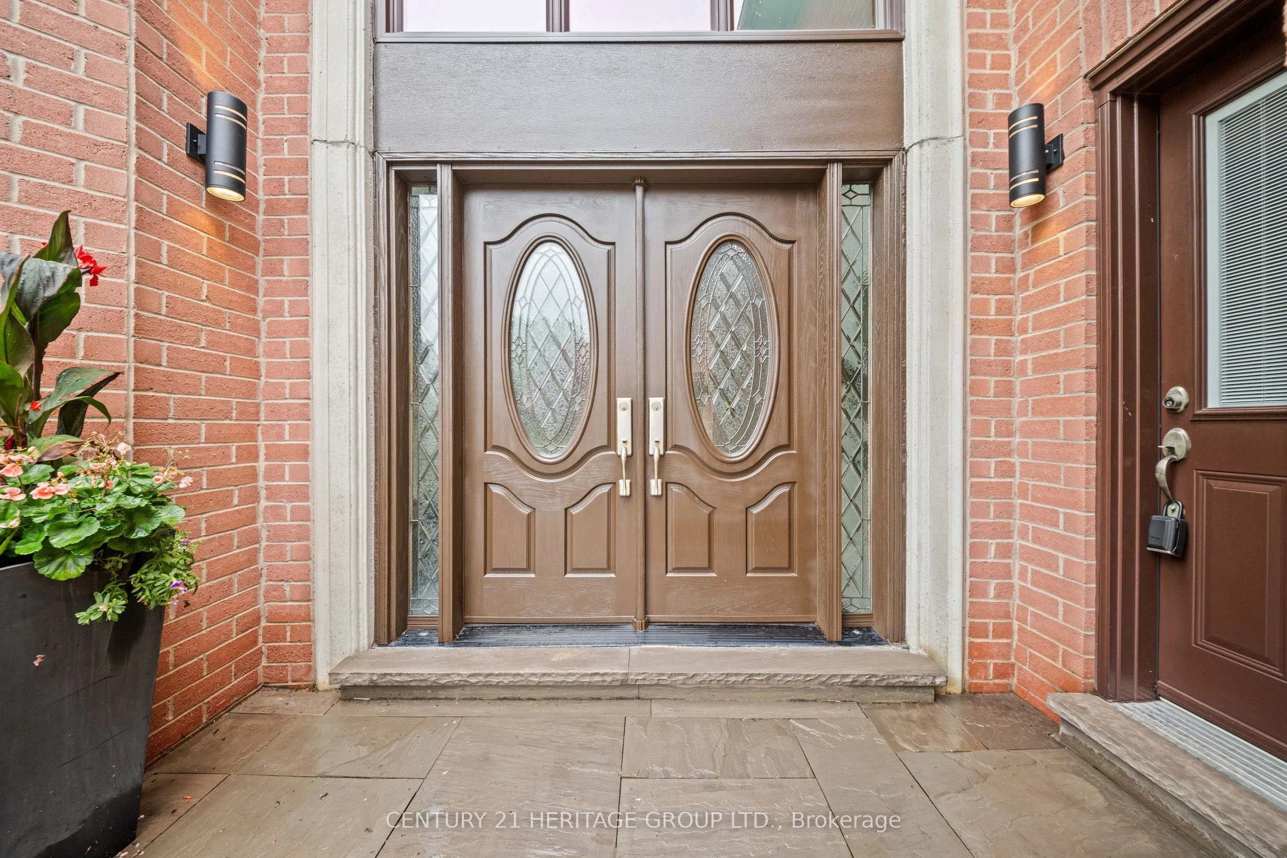 48 Carlyle Crescent