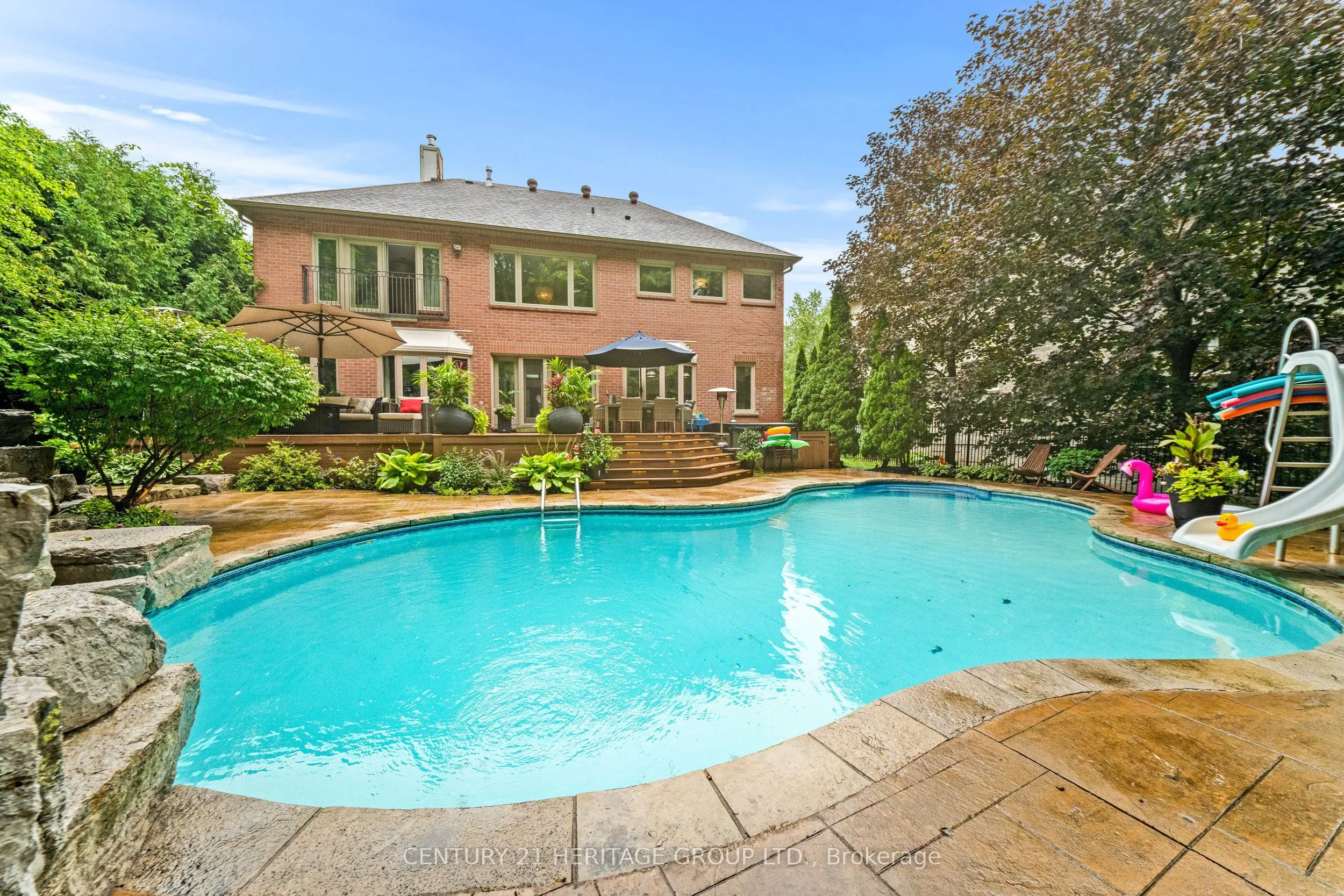 48 Carlyle Crescent