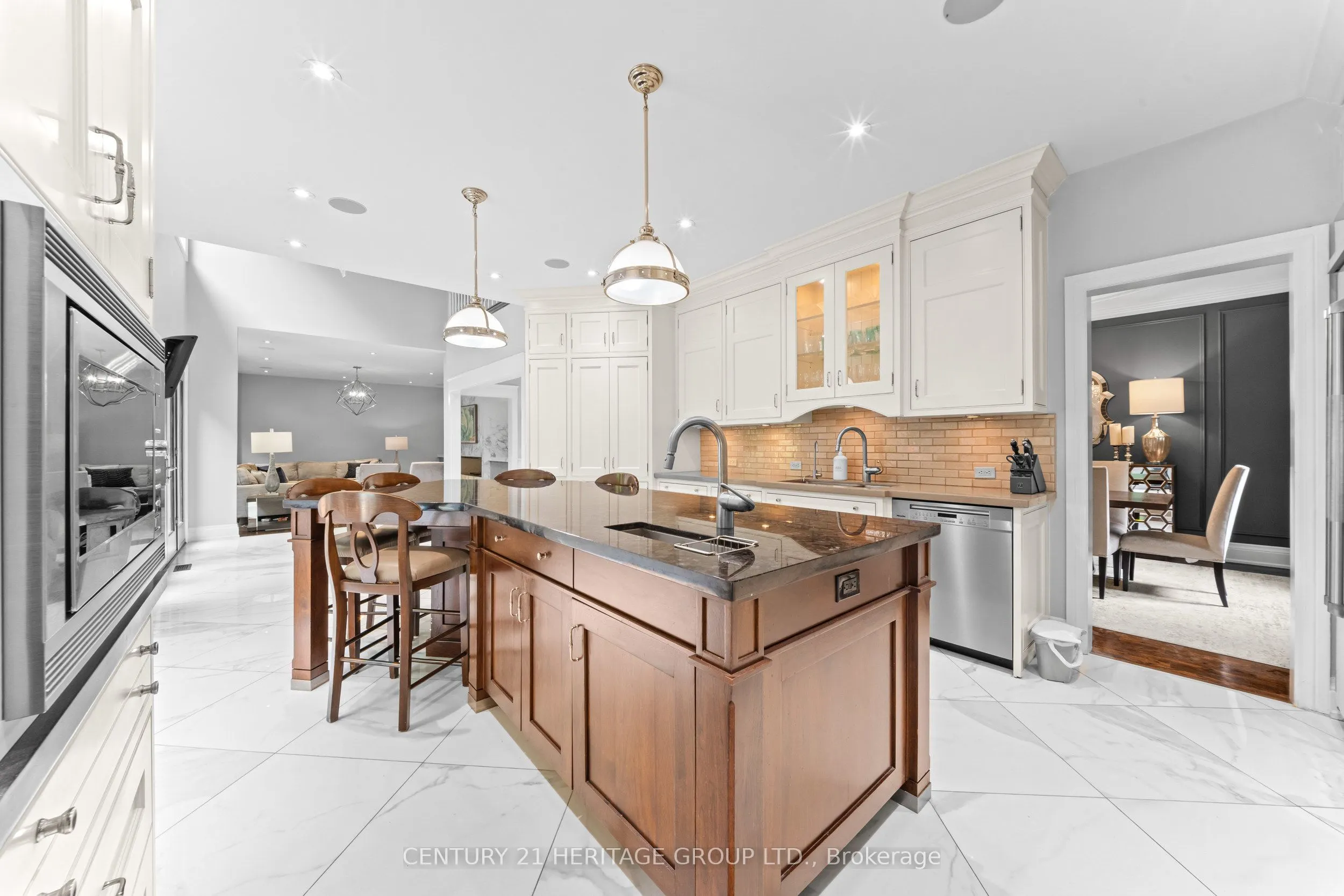 48 Carlyle Crescent