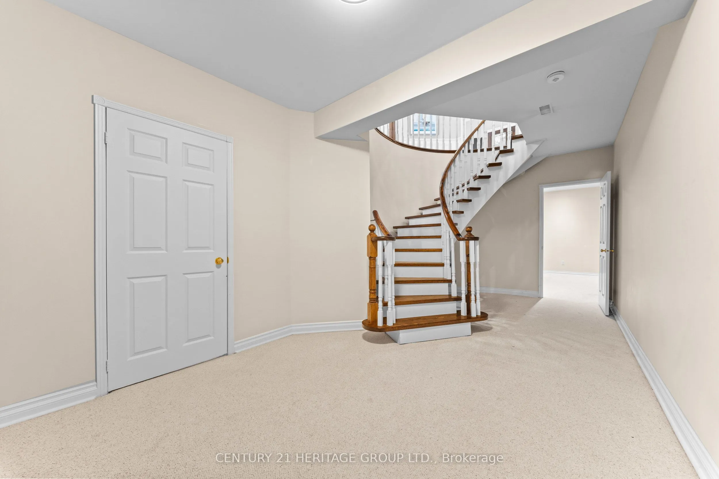 48 Carlyle Crescent