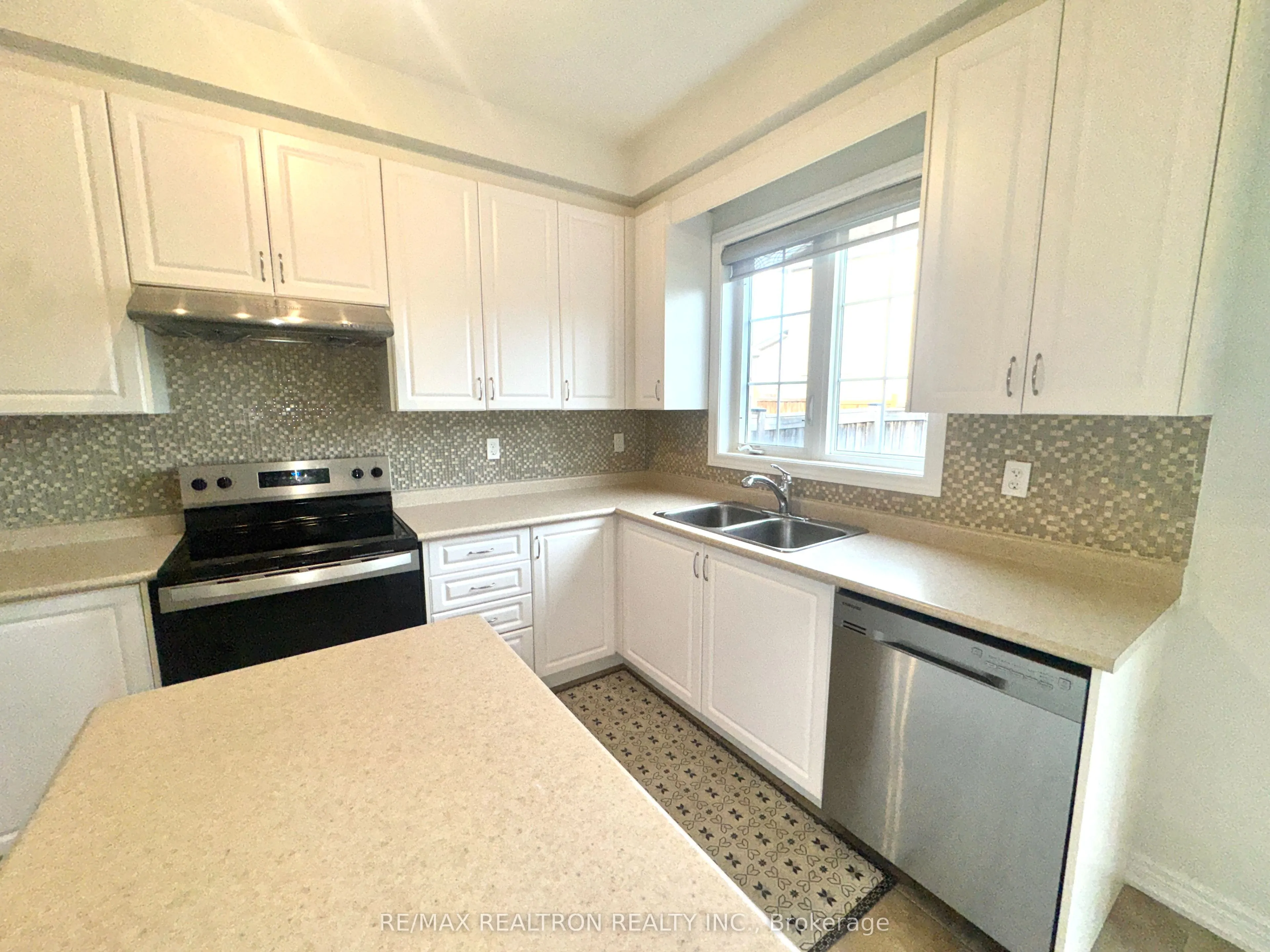 1306 Blencowe Crescent