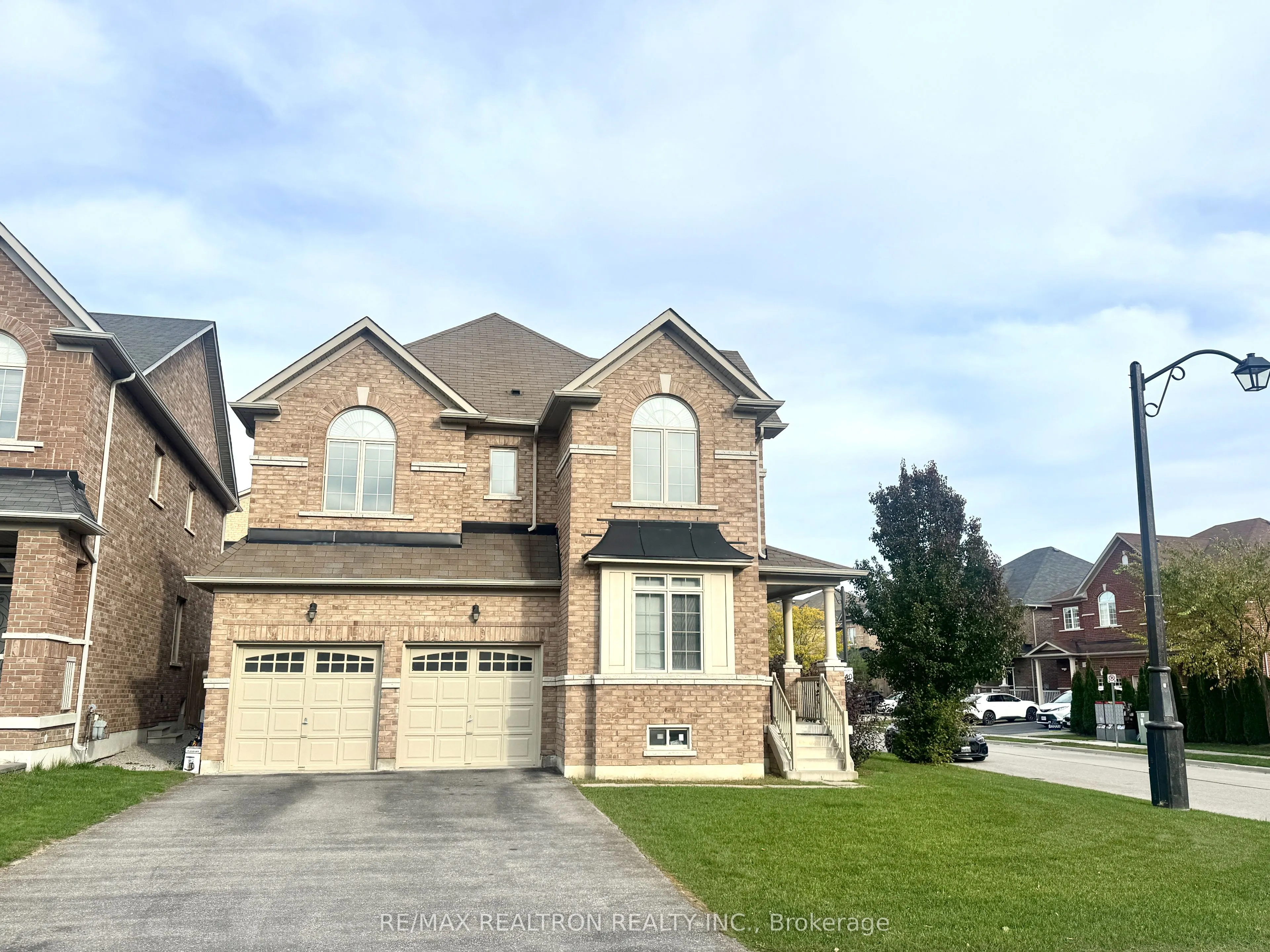 1306 Blencowe Crescent