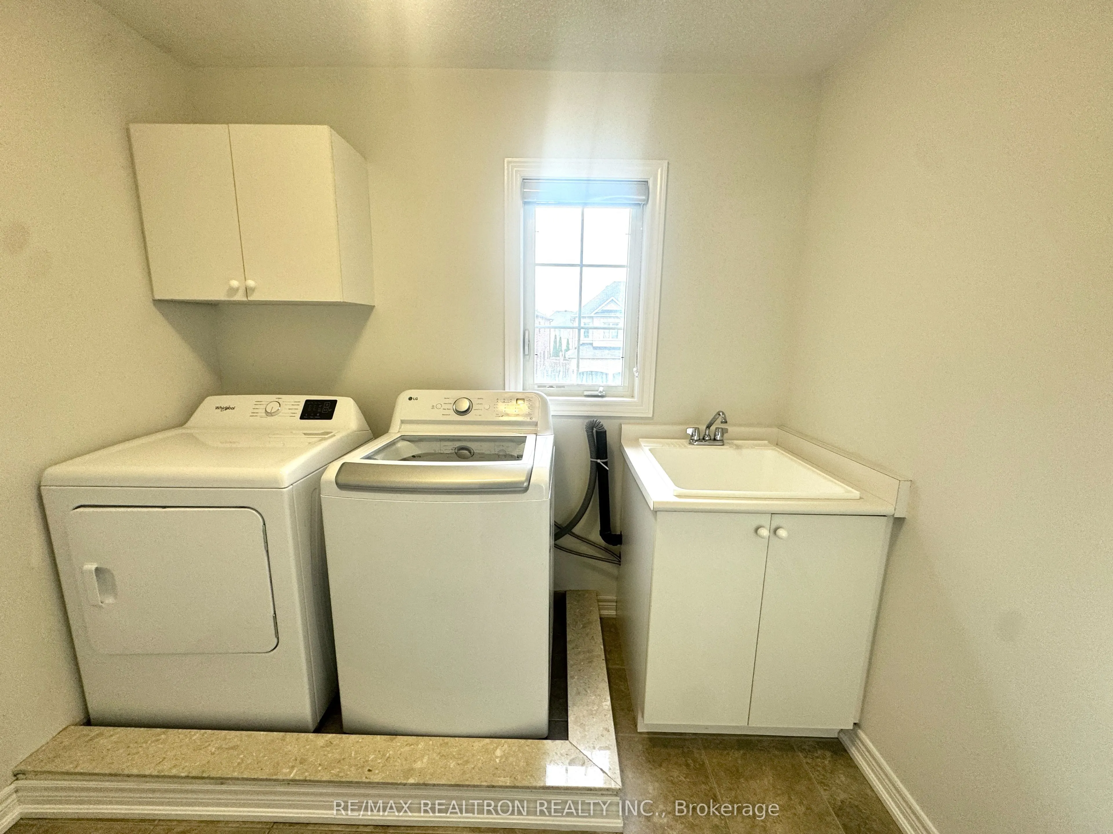 1306 Blencowe Crescent