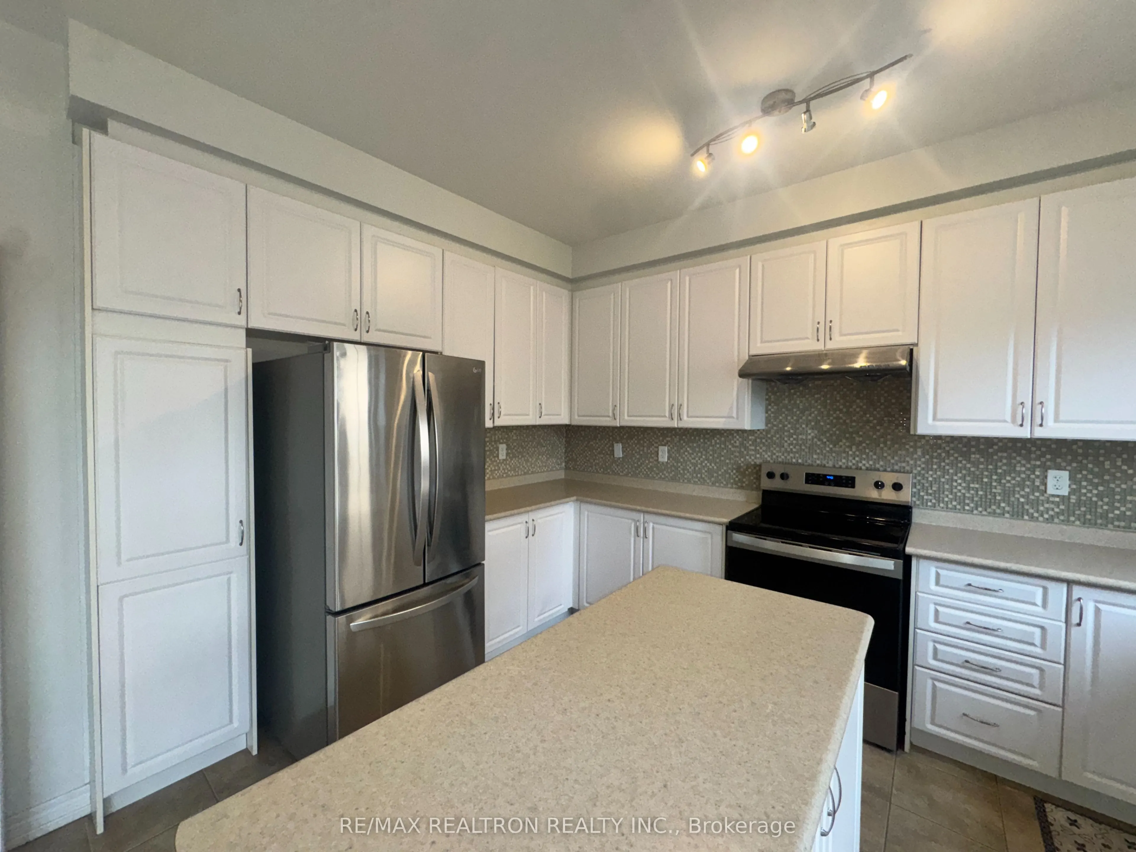 1306 Blencowe Crescent