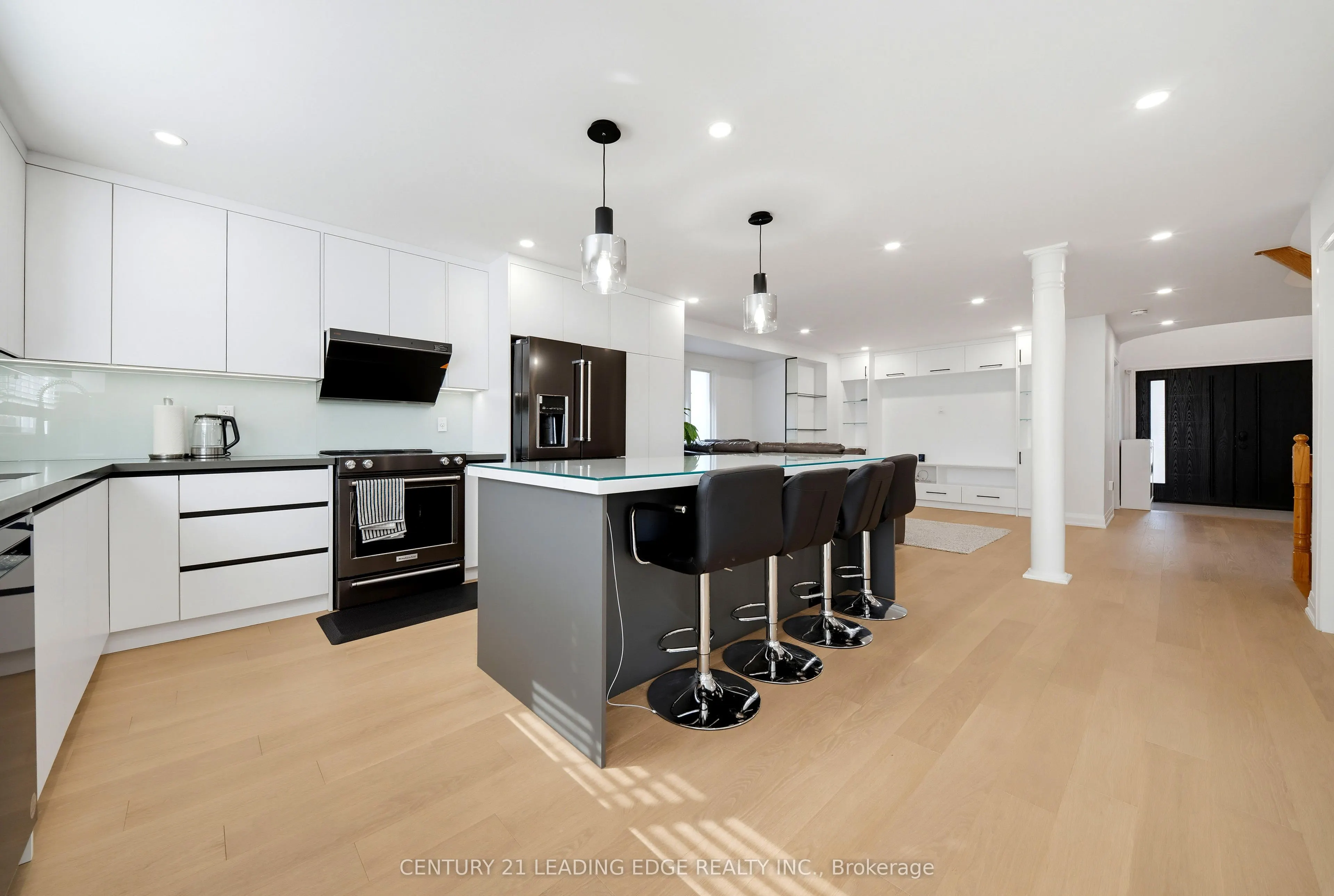 8 Mooreland Court