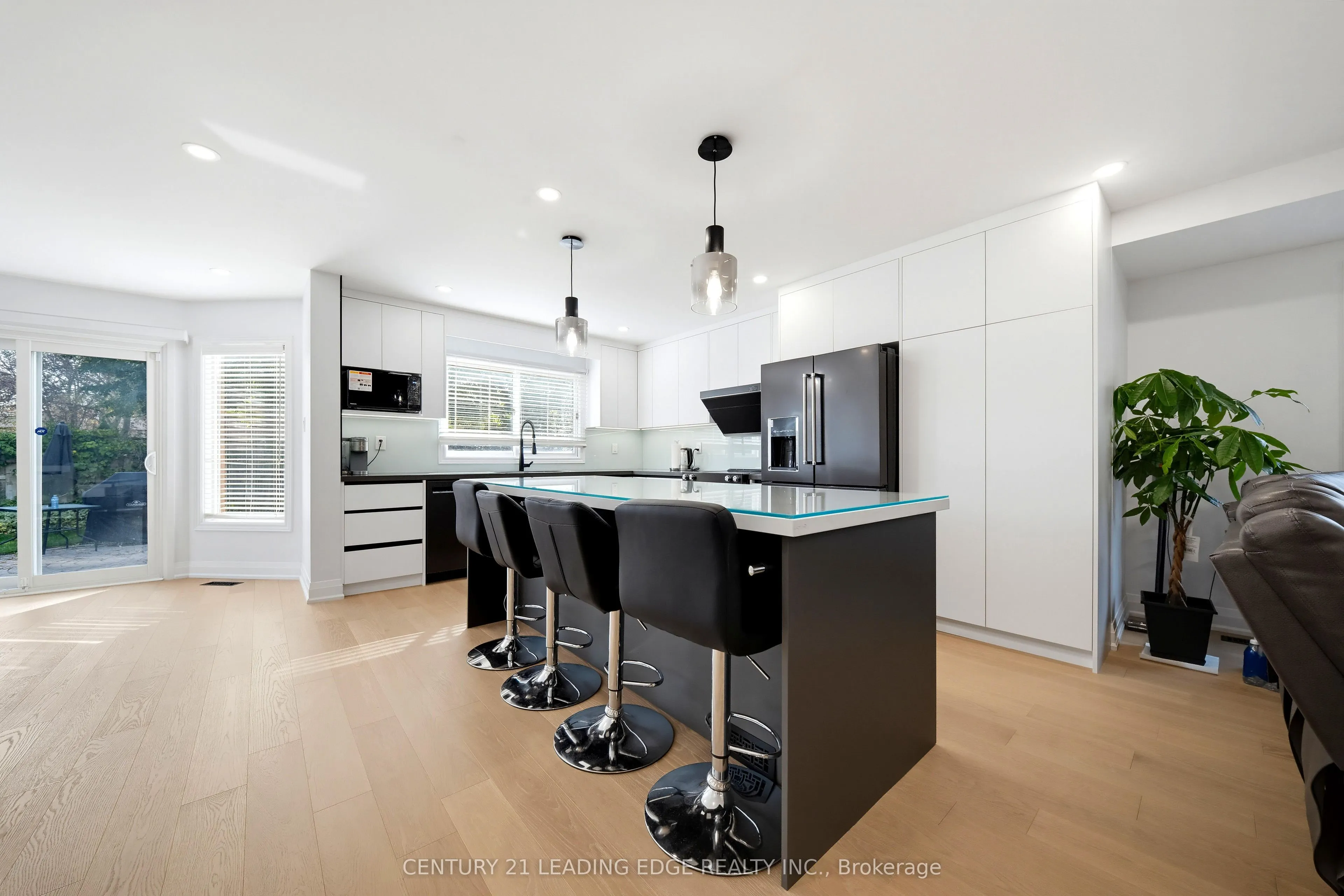 8 Mooreland Court
