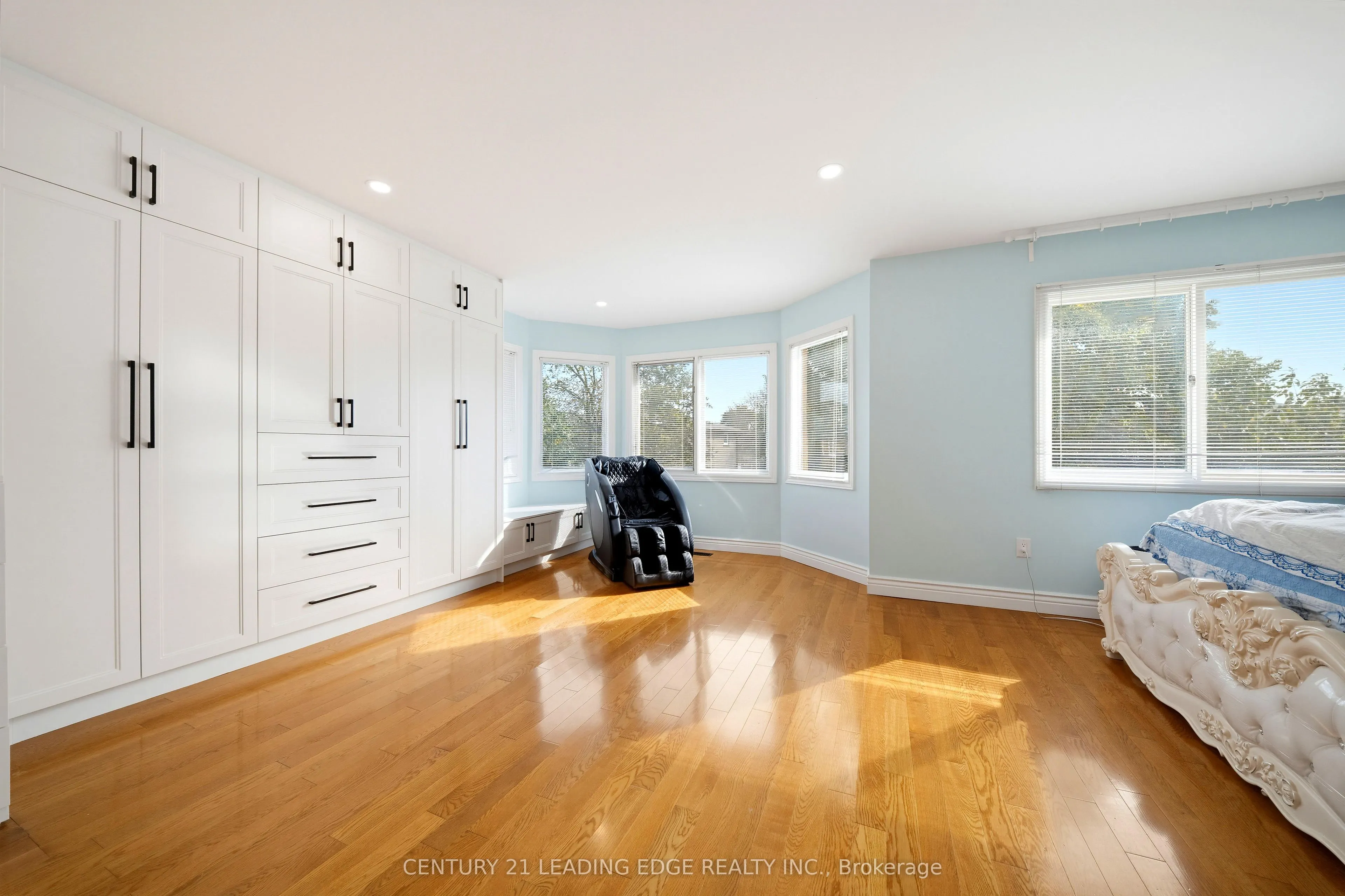 8 Mooreland Court