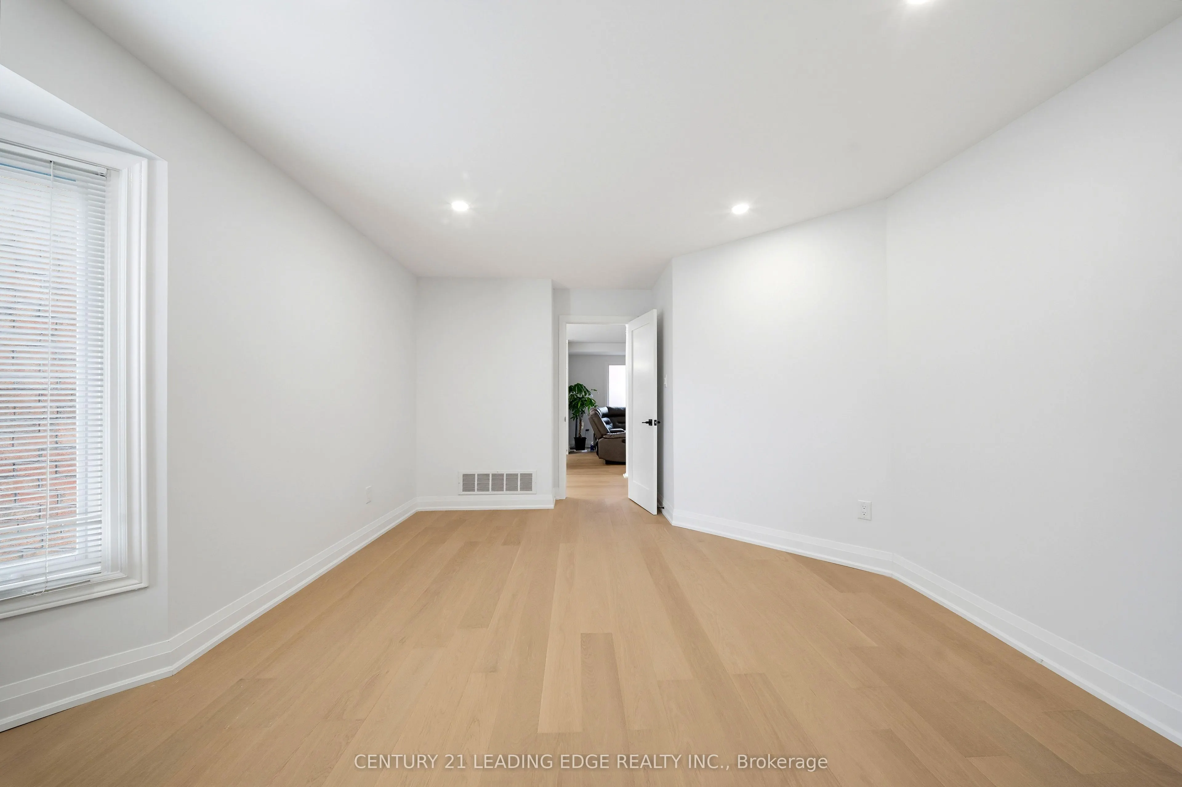 8 Mooreland Court
