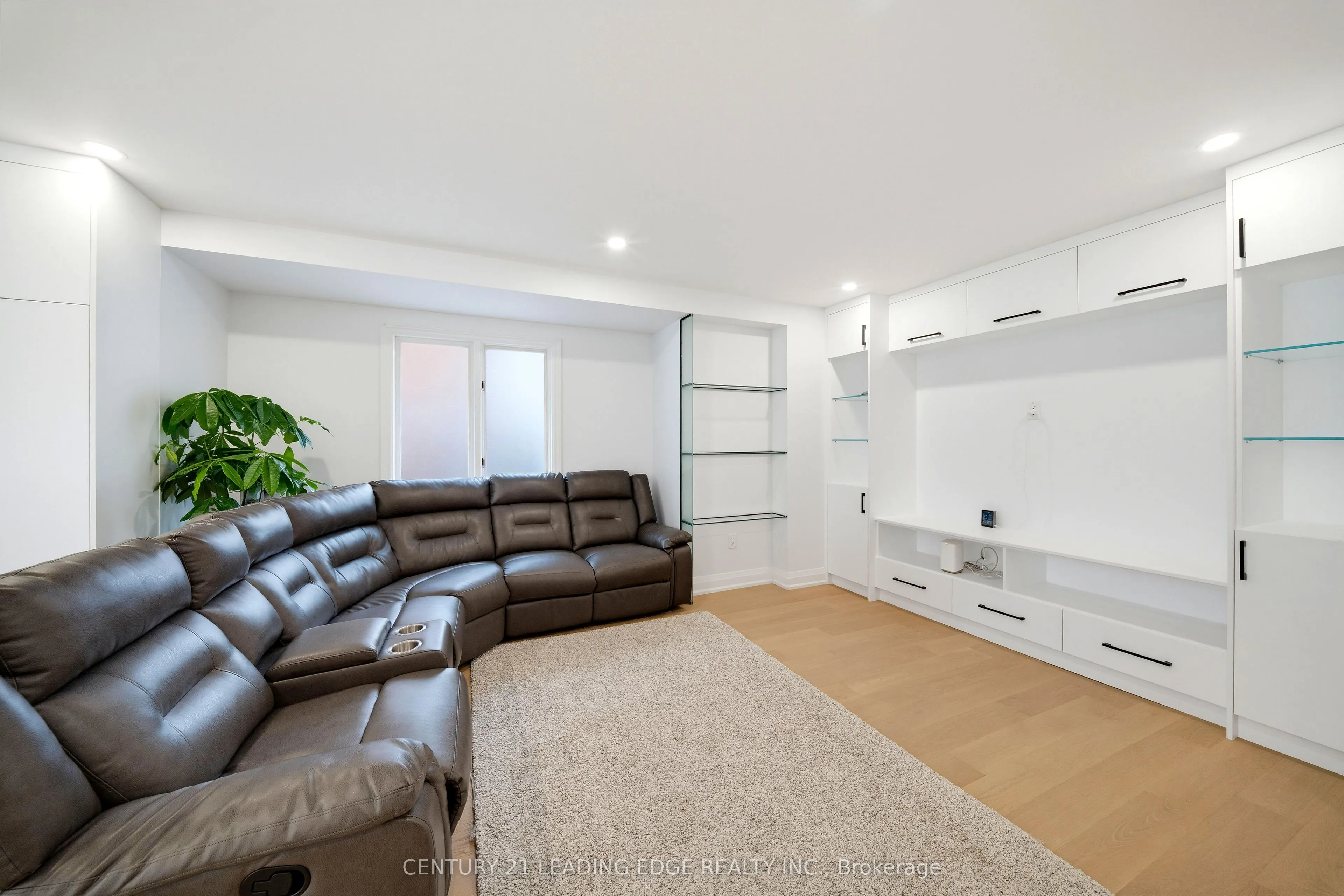 8 Mooreland Court