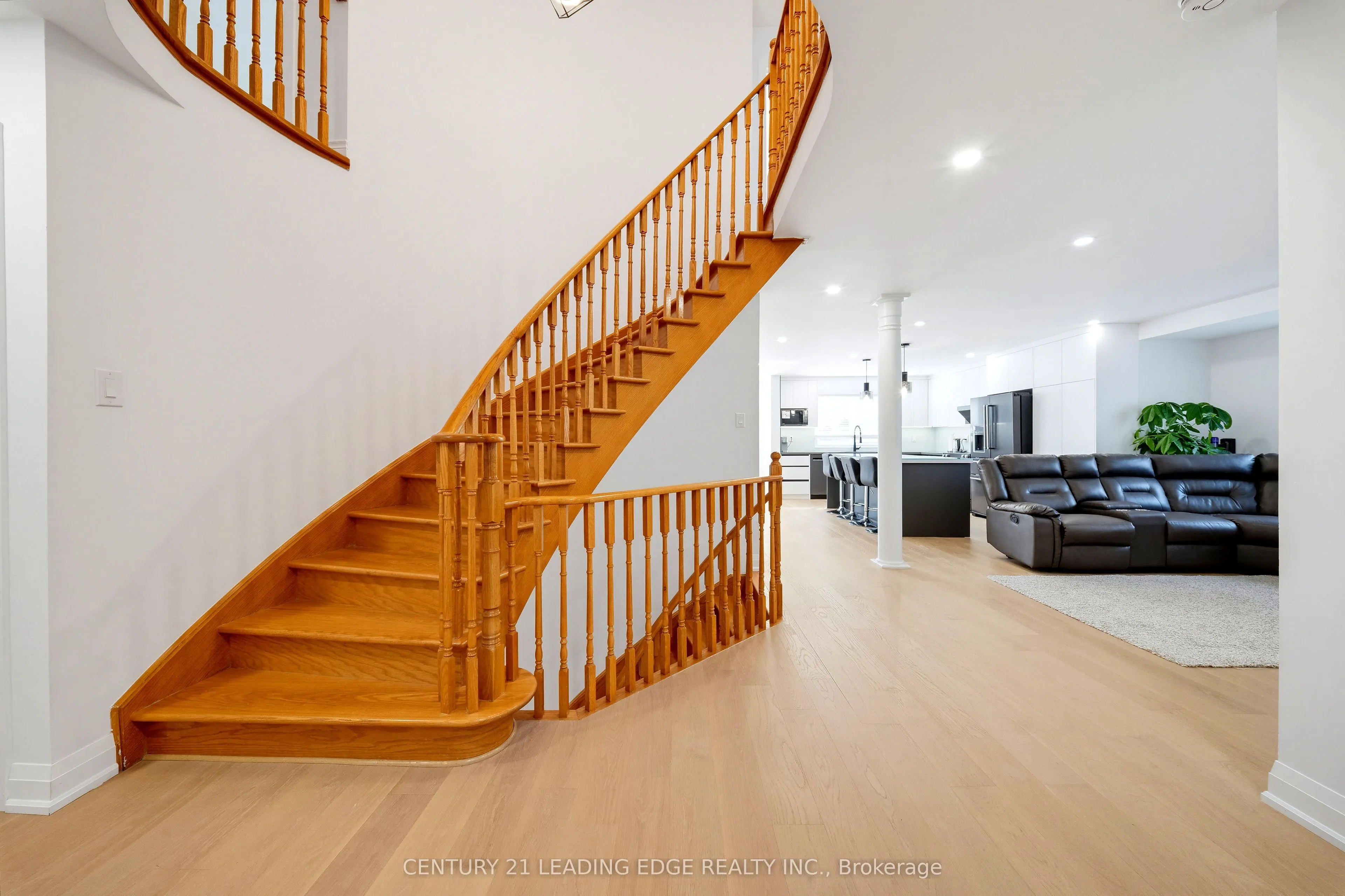8 Mooreland Court
