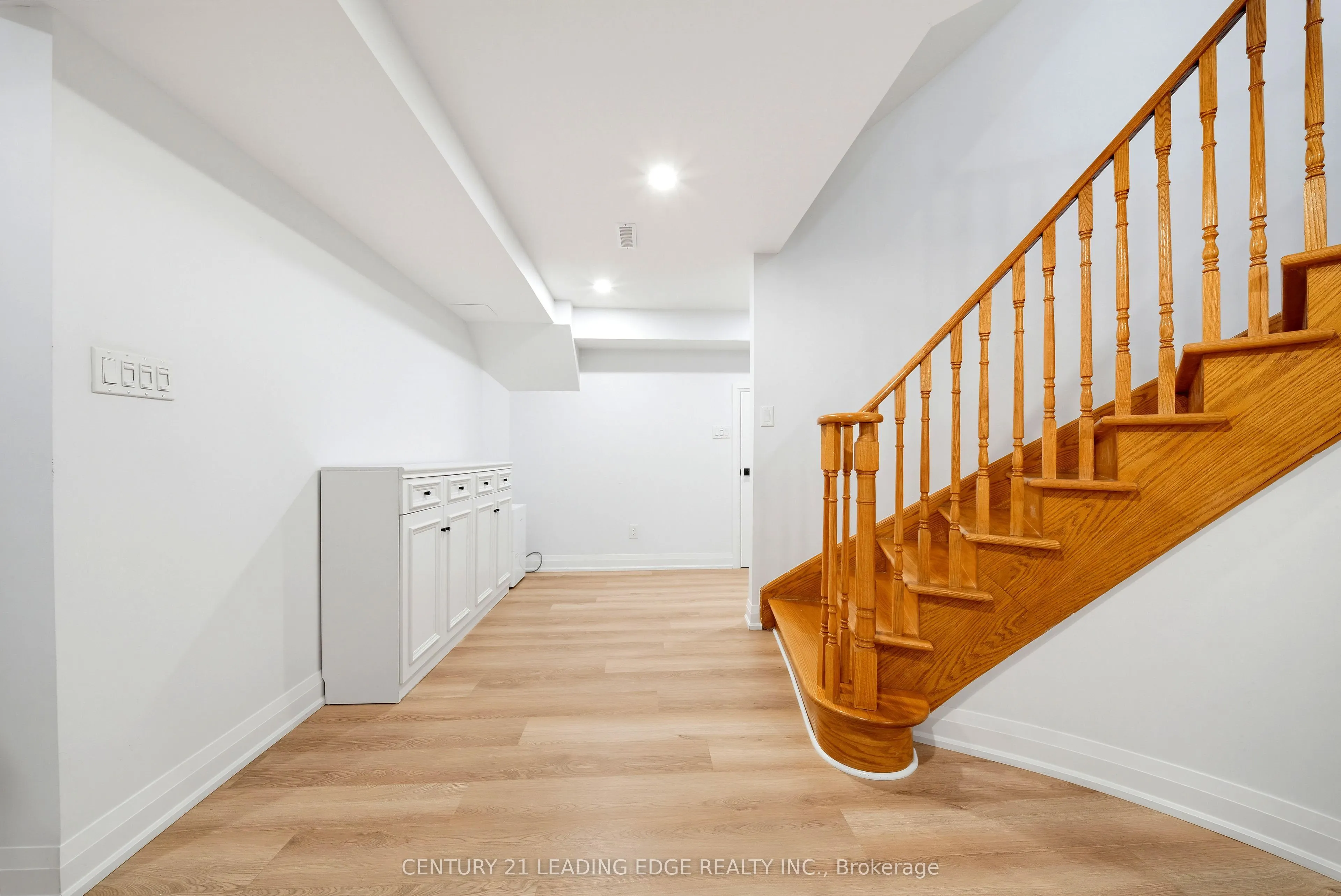 8 Mooreland Court