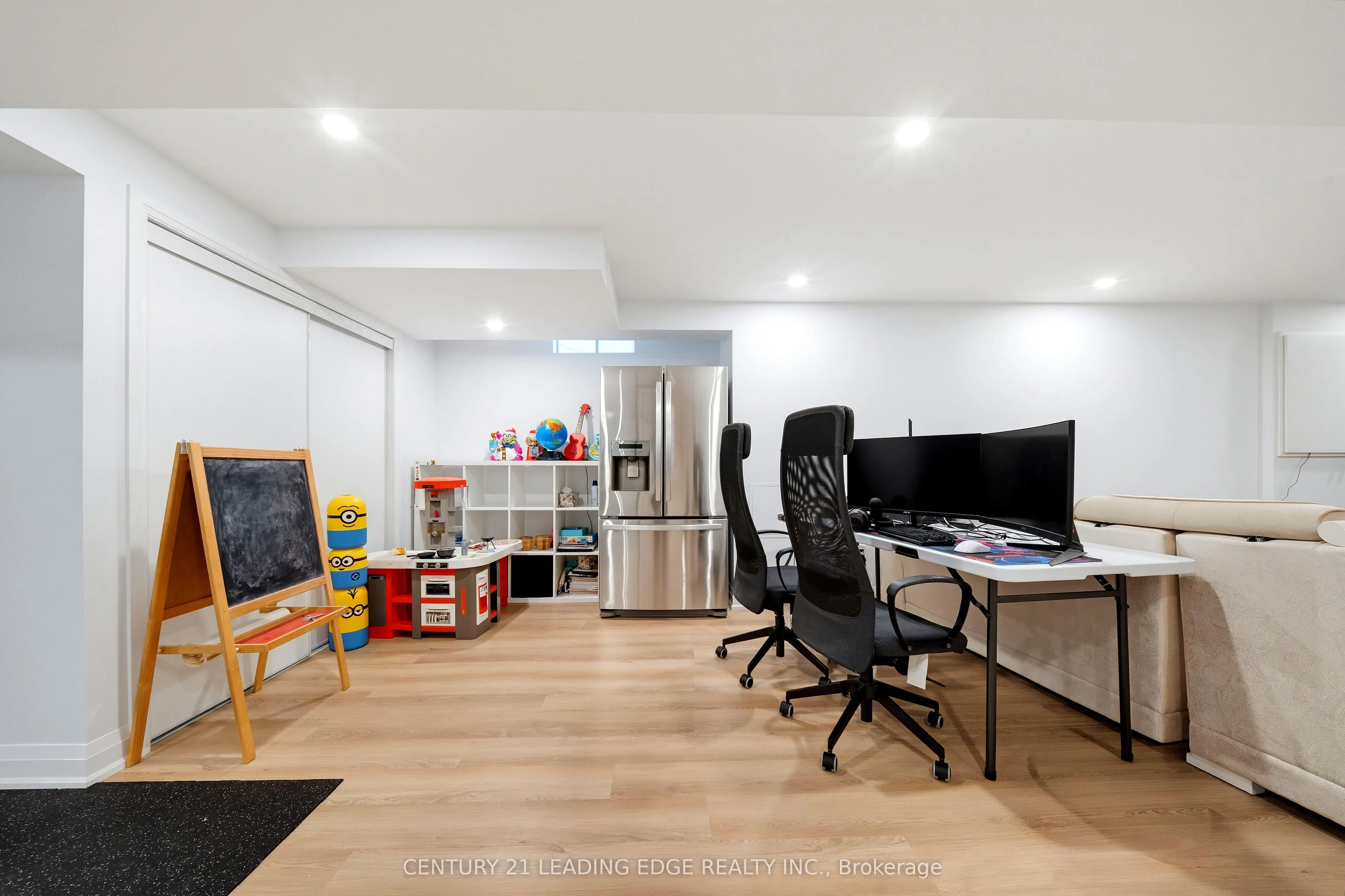 8 Mooreland Court