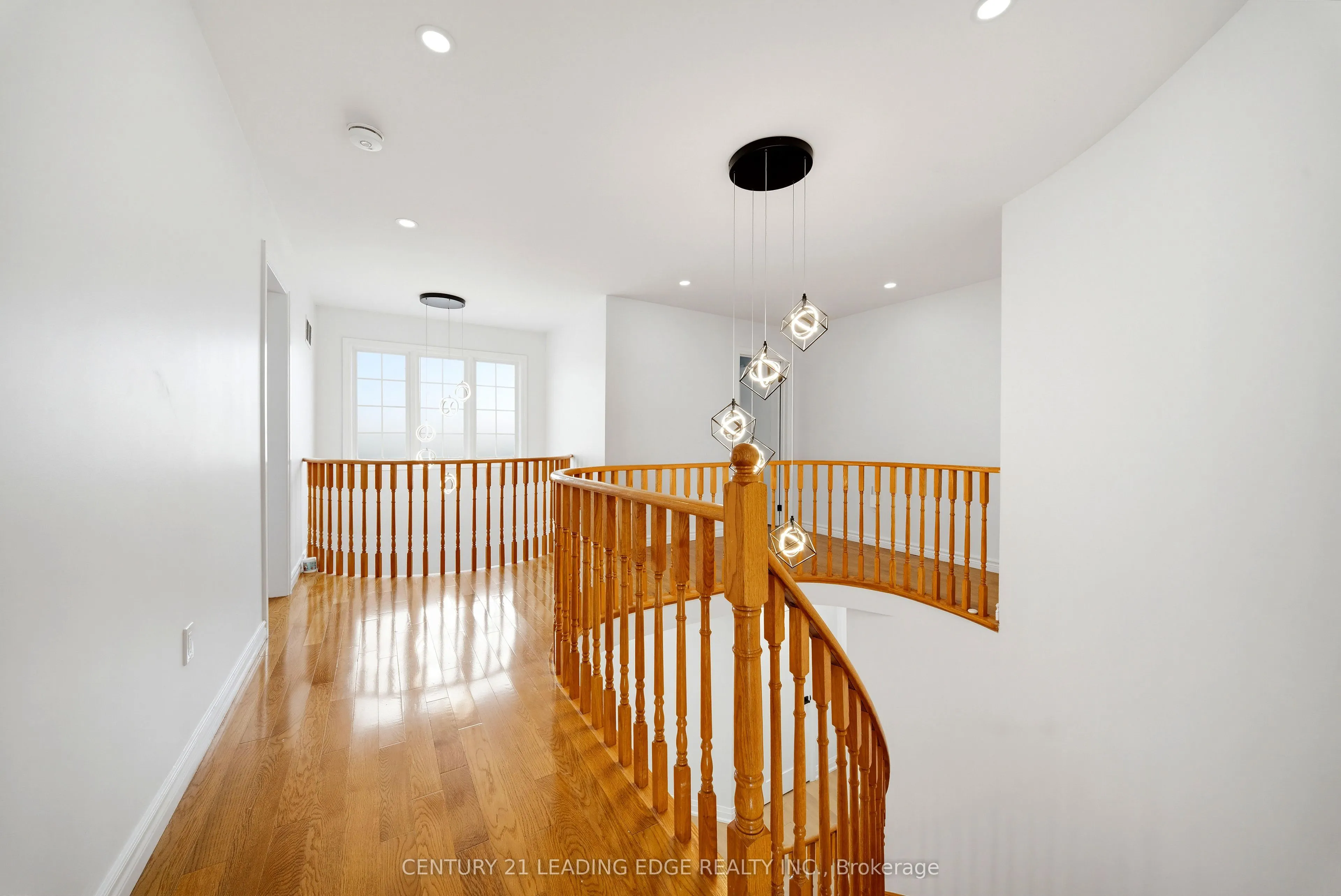 8 Mooreland Court