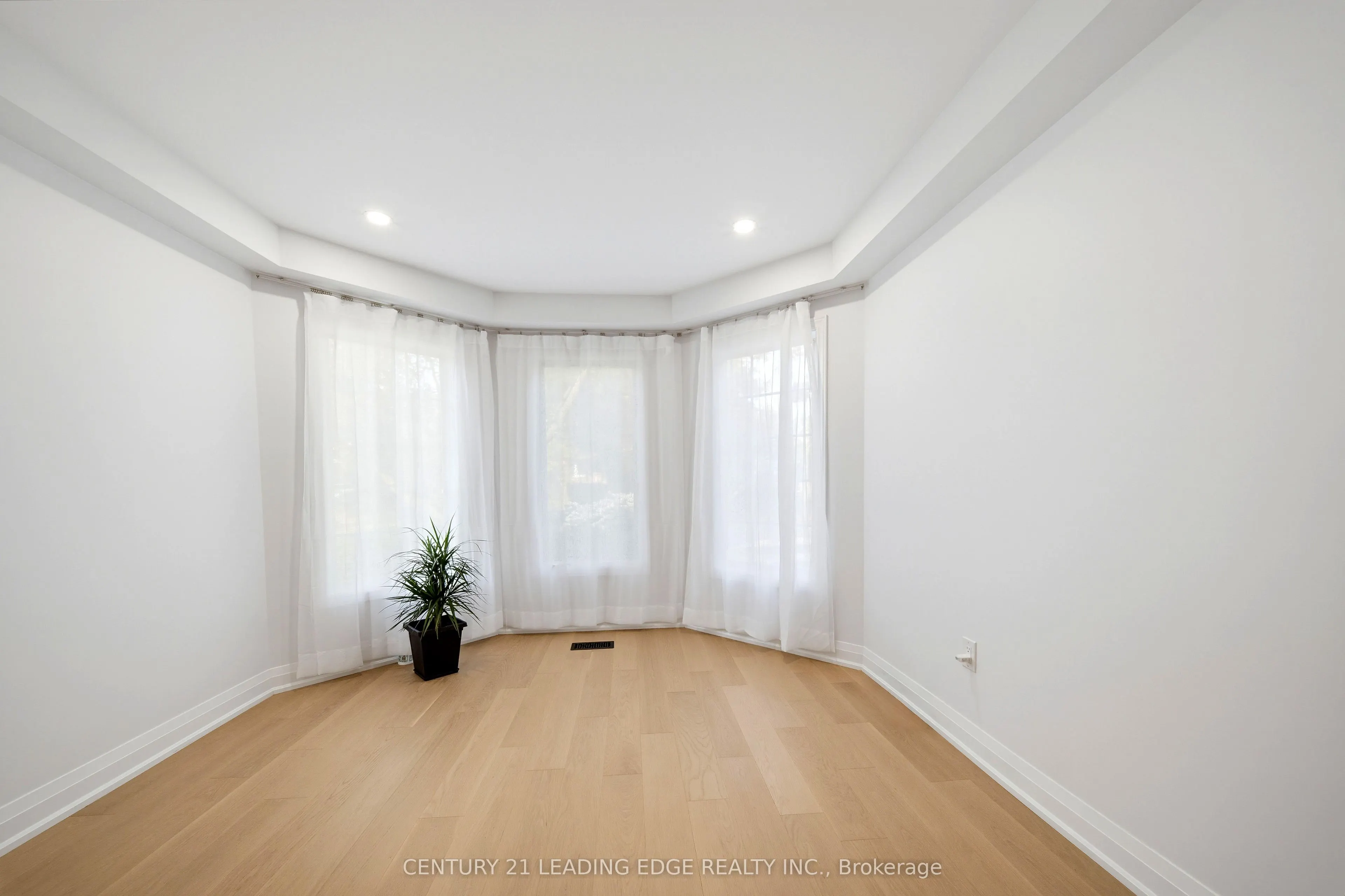 8 Mooreland Court