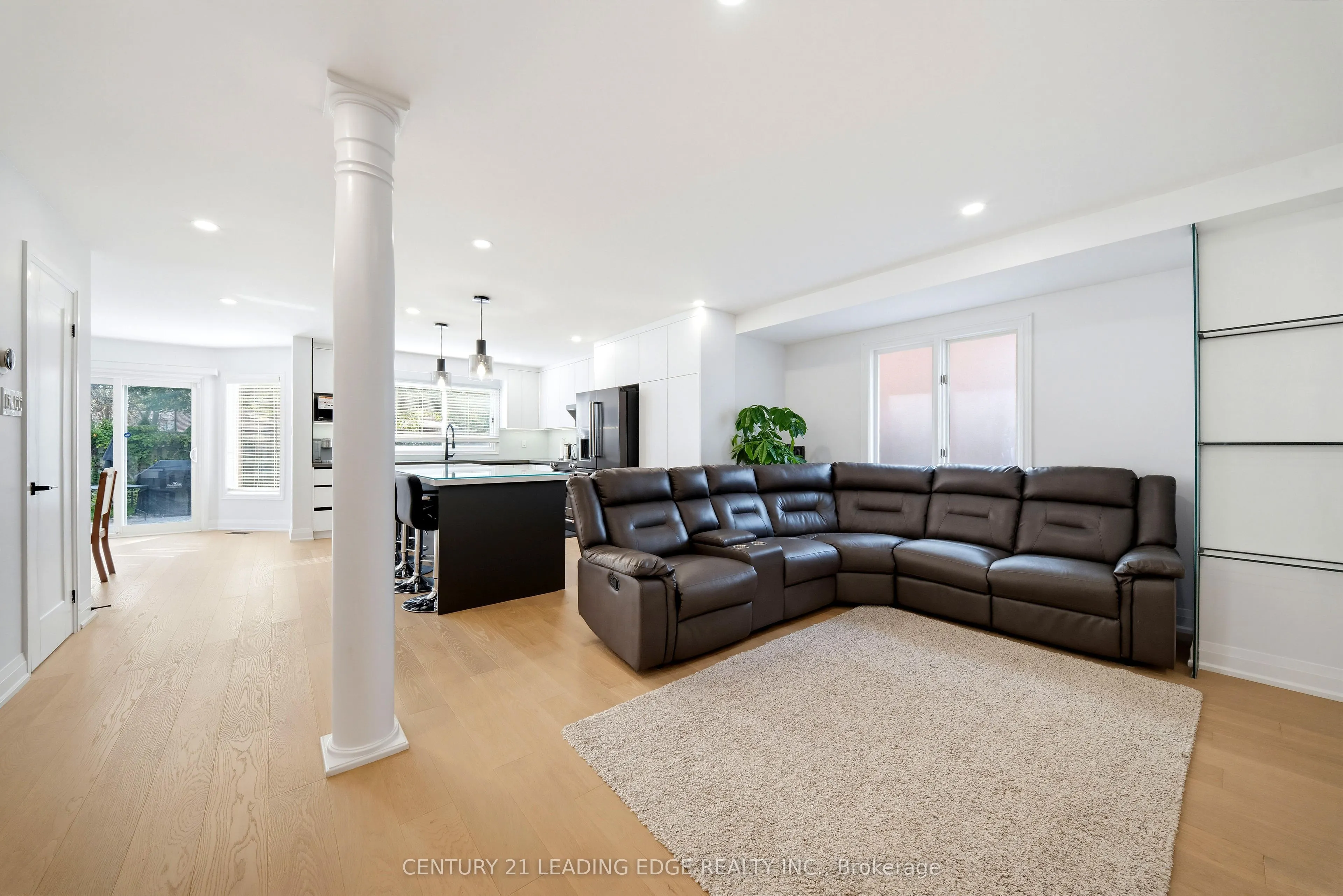 8 Mooreland Court