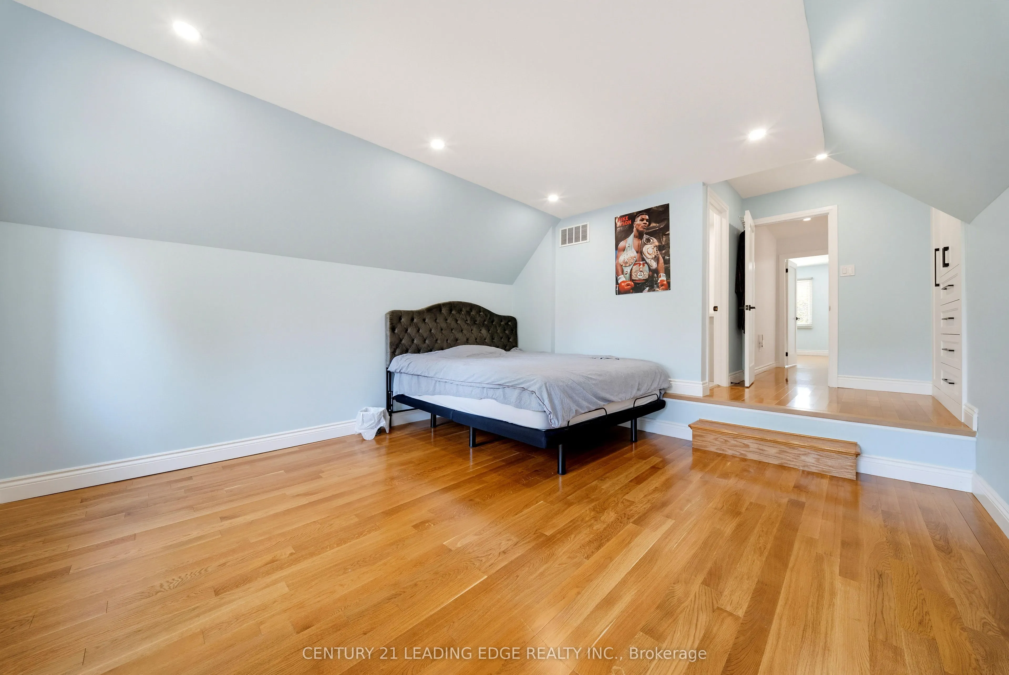 8 Mooreland Court