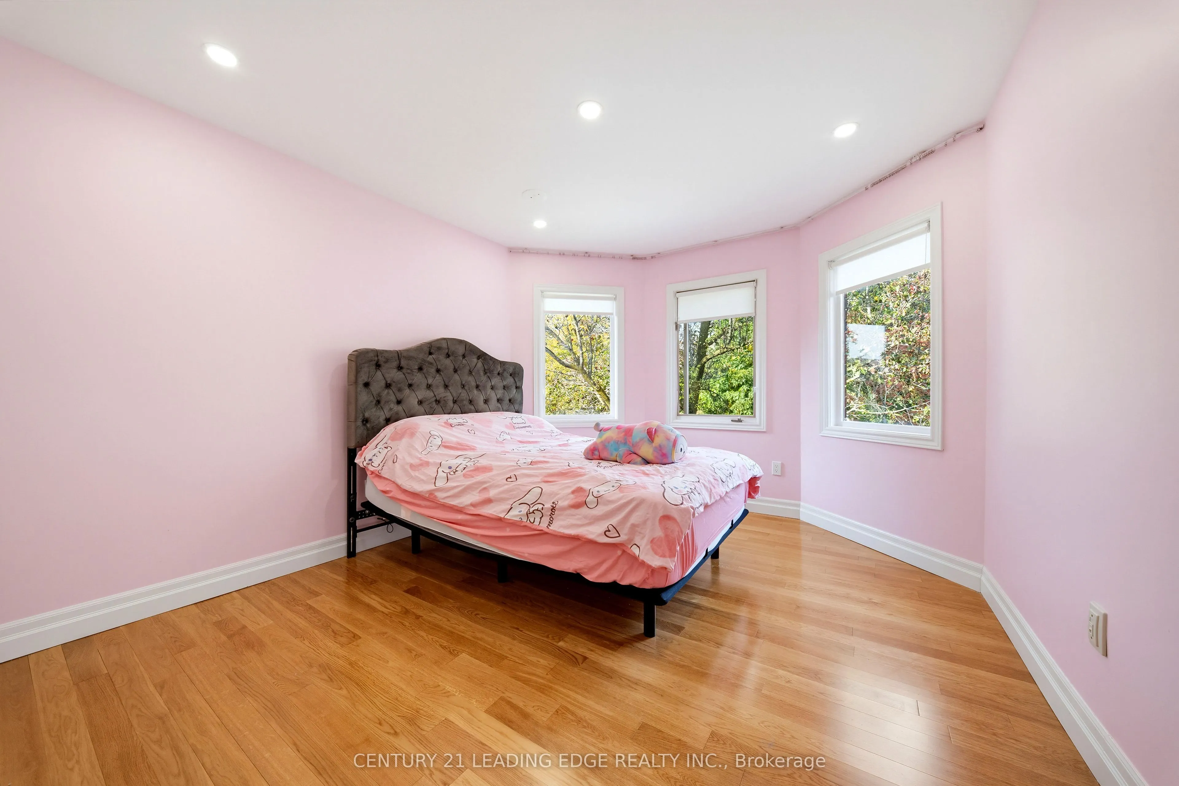 8 Mooreland Court
