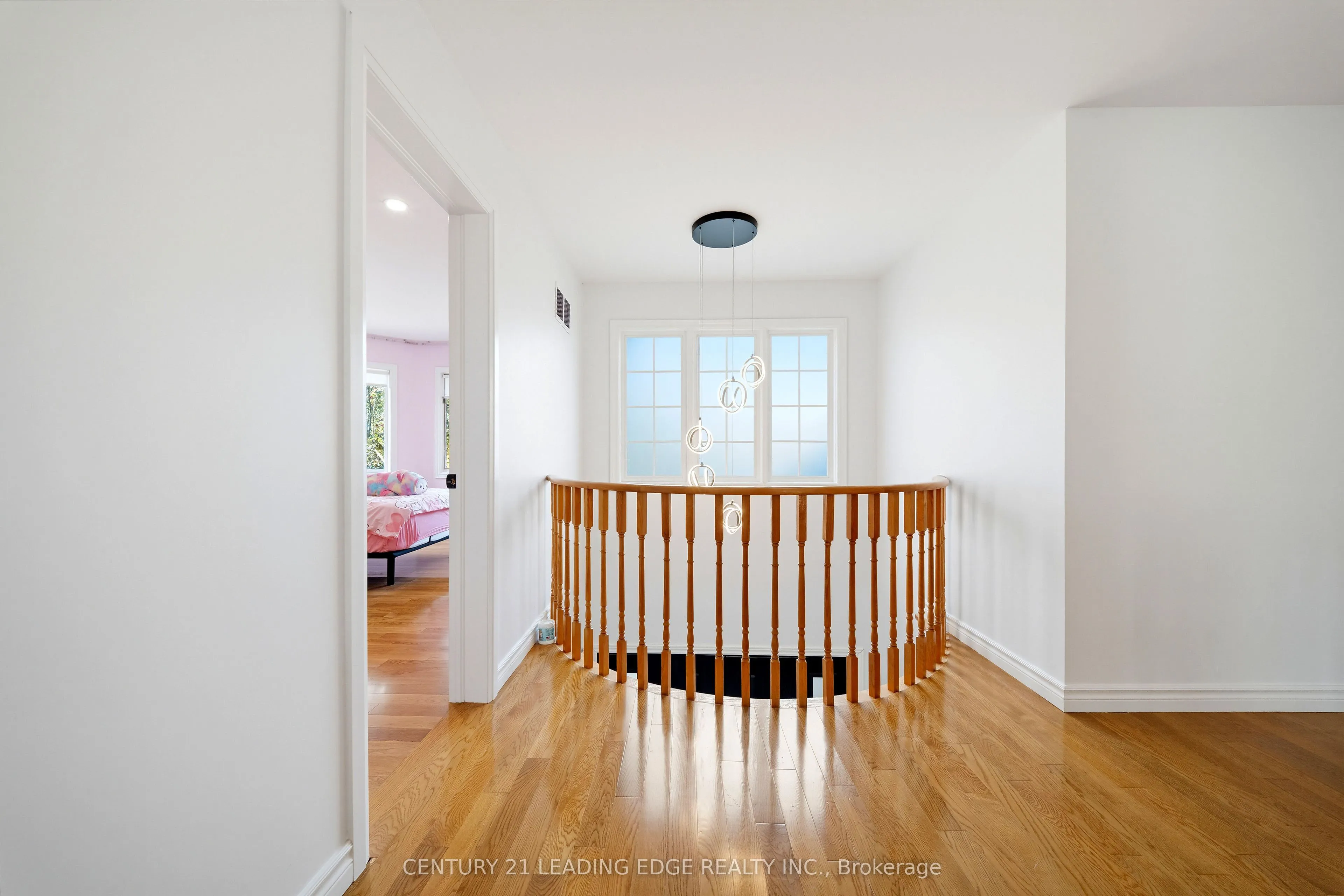 8 Mooreland Court