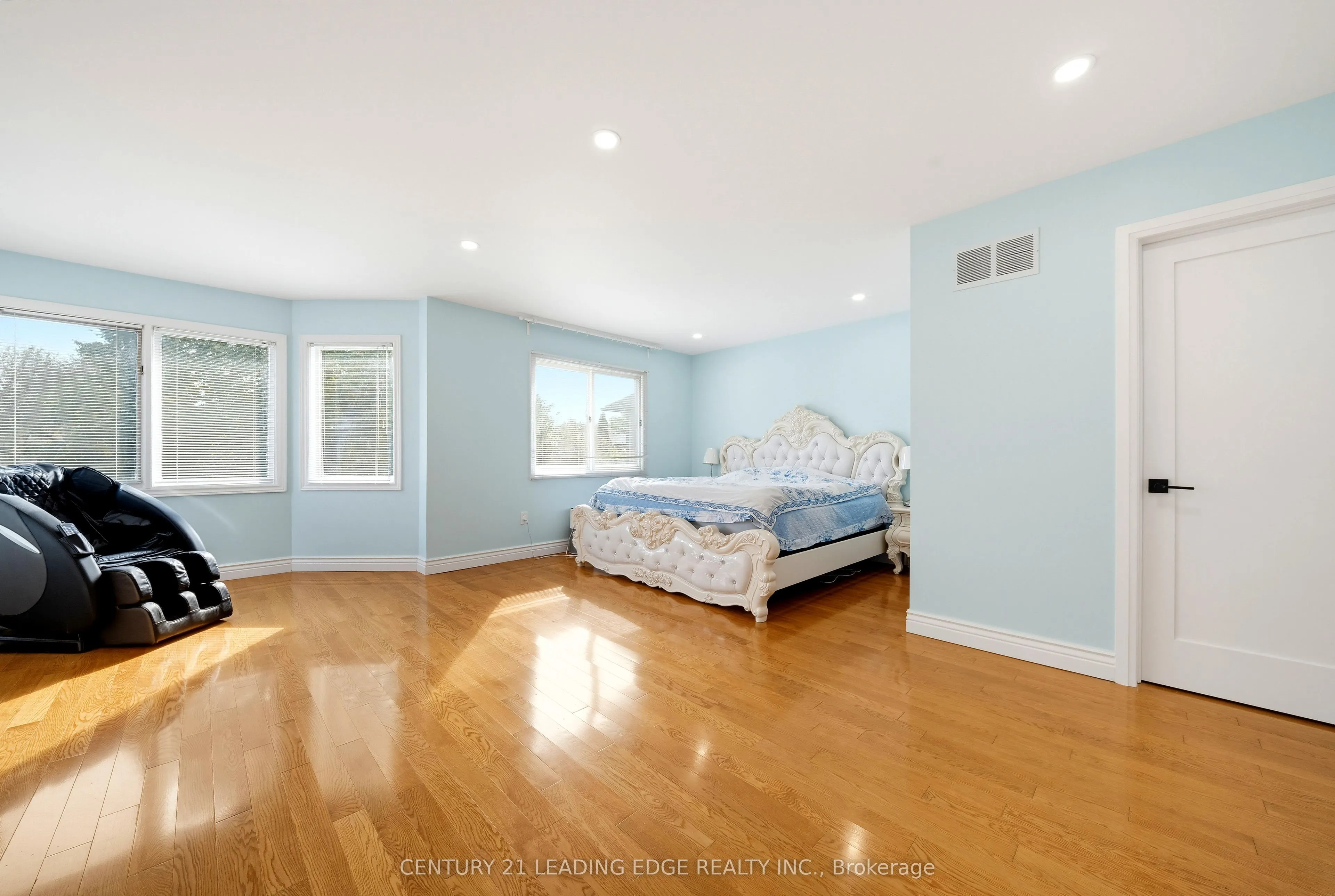 8 Mooreland Court