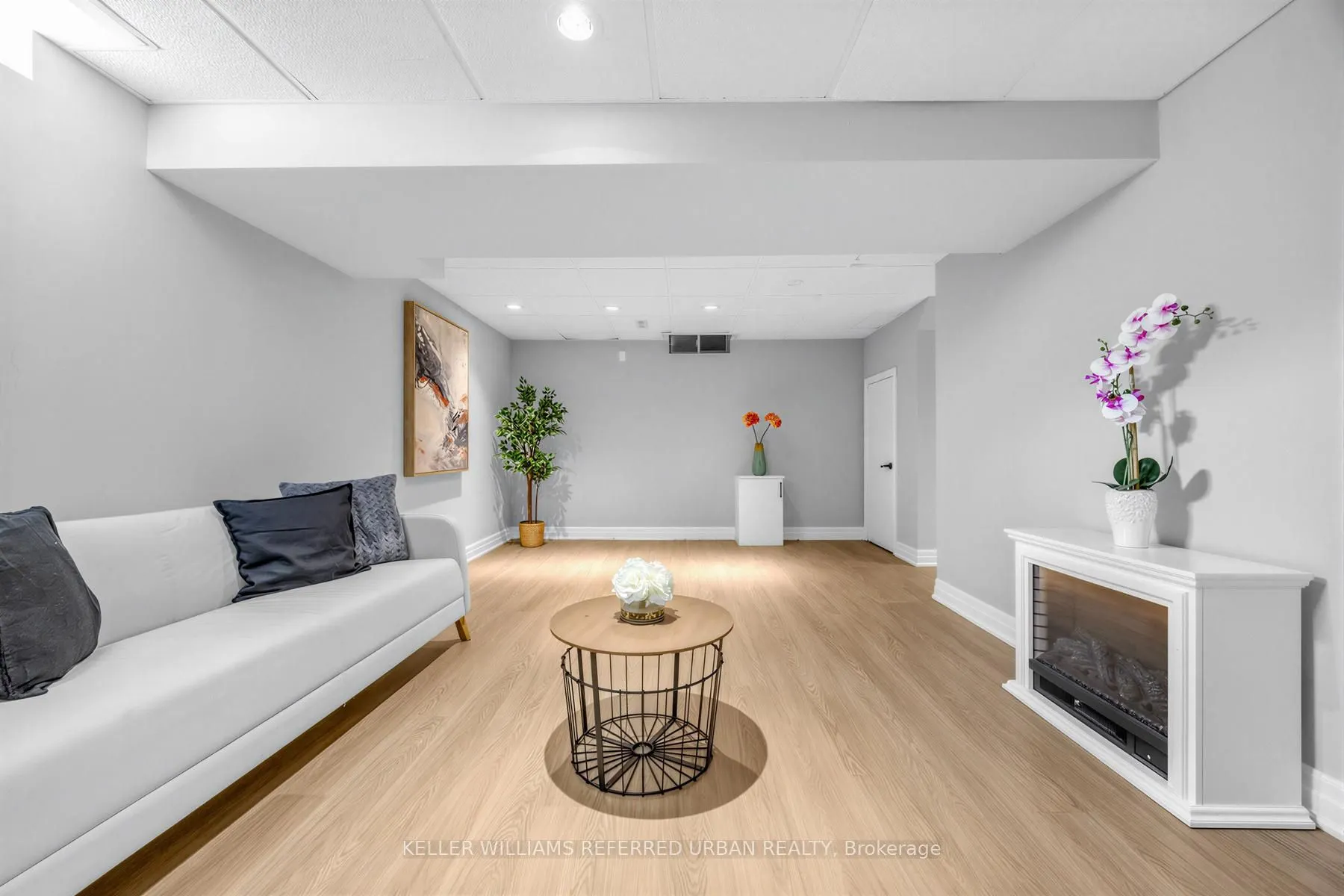 350 Pickering Crescent