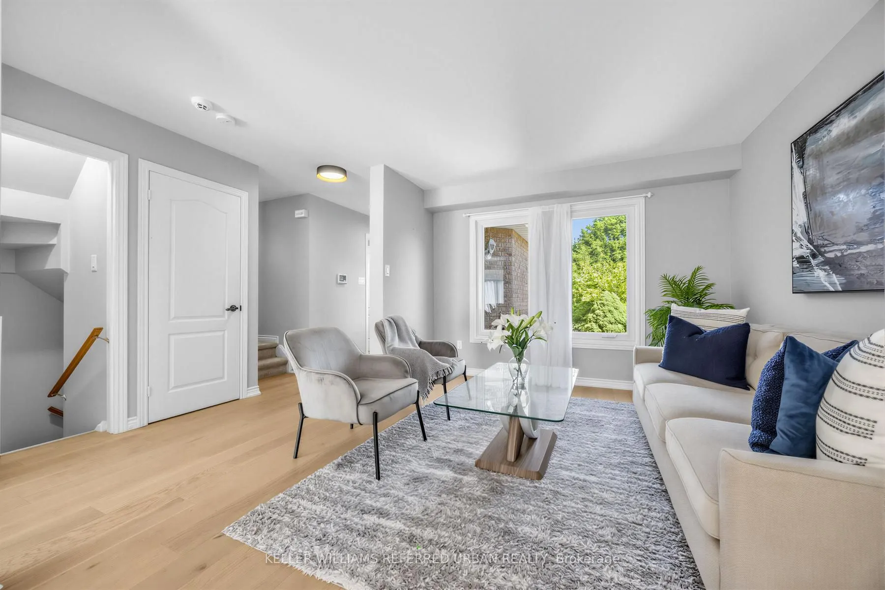 350 Pickering Crescent