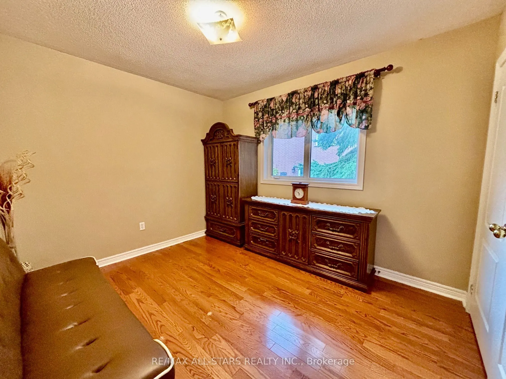 87 Lori Avenue
