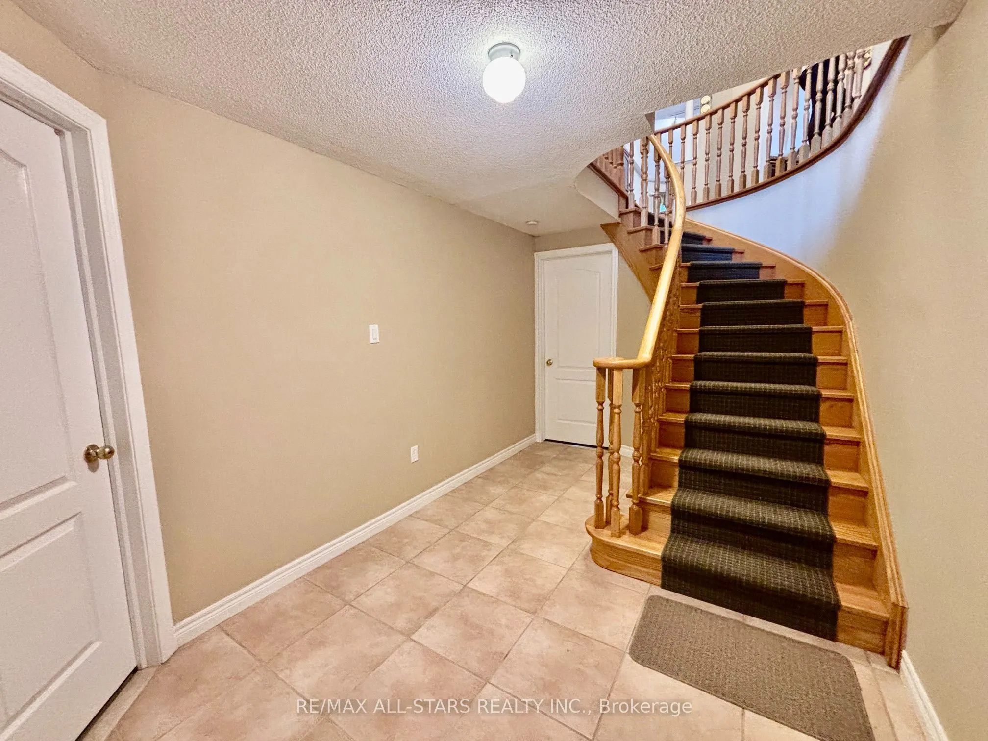 87 Lori Avenue