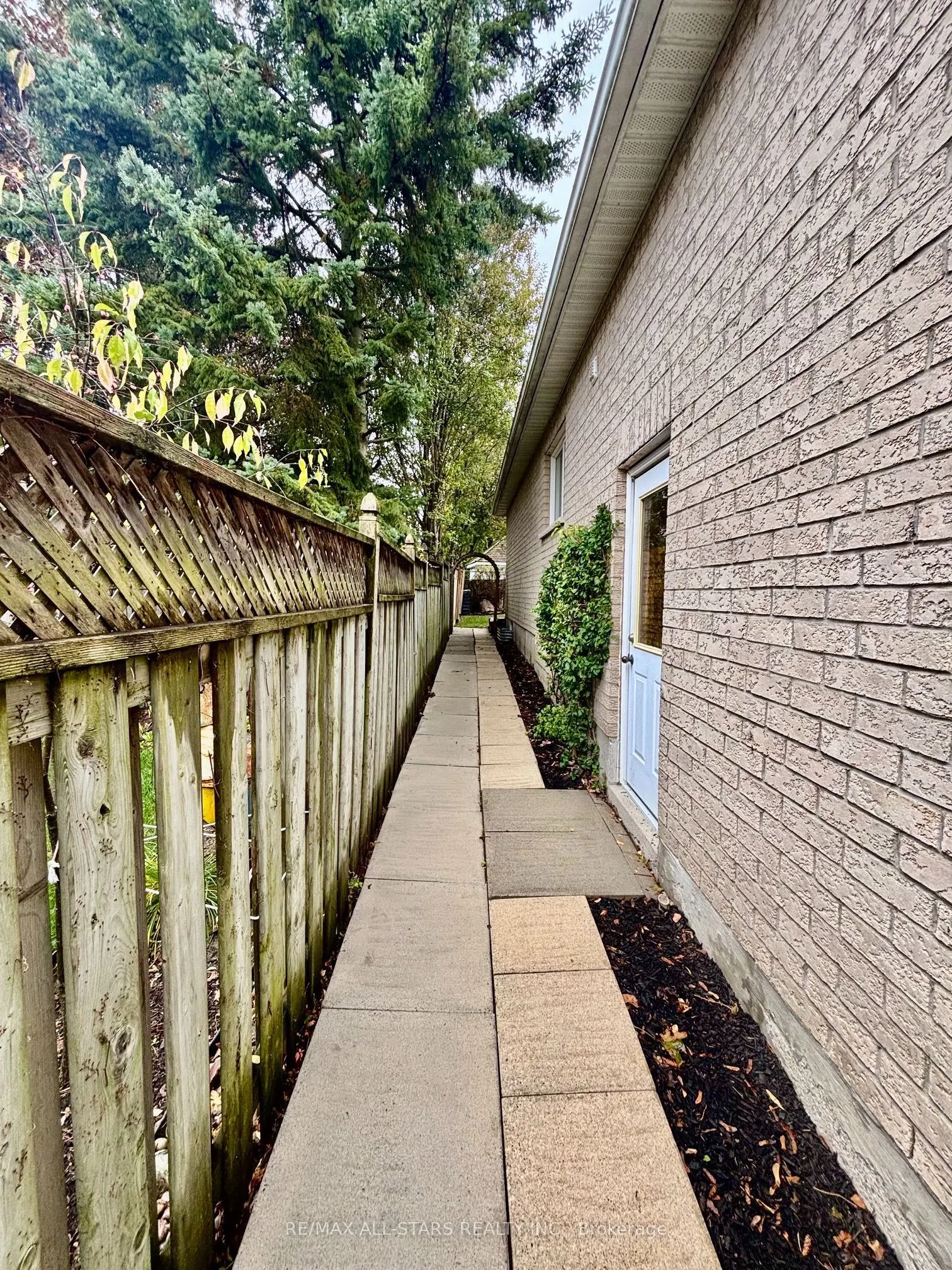87 Lori Avenue