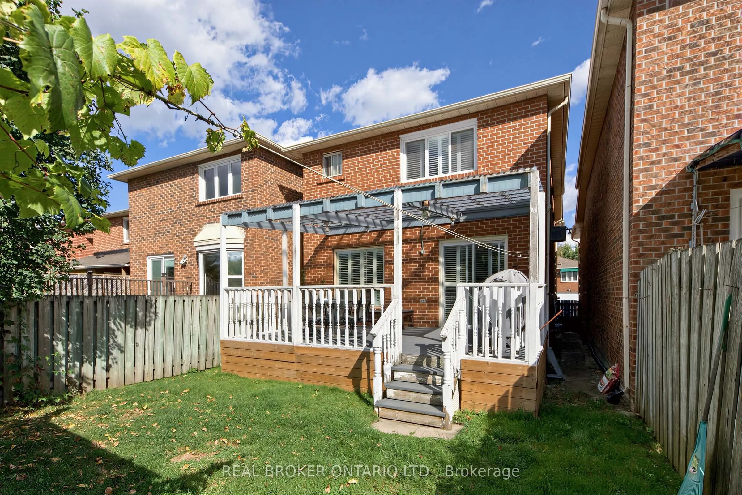26 White Boulevard