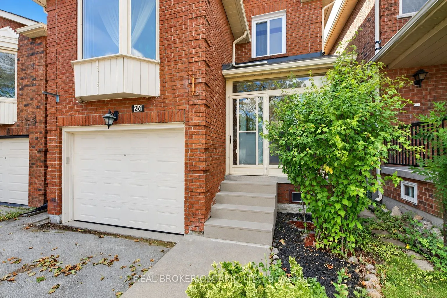 26 White Boulevard