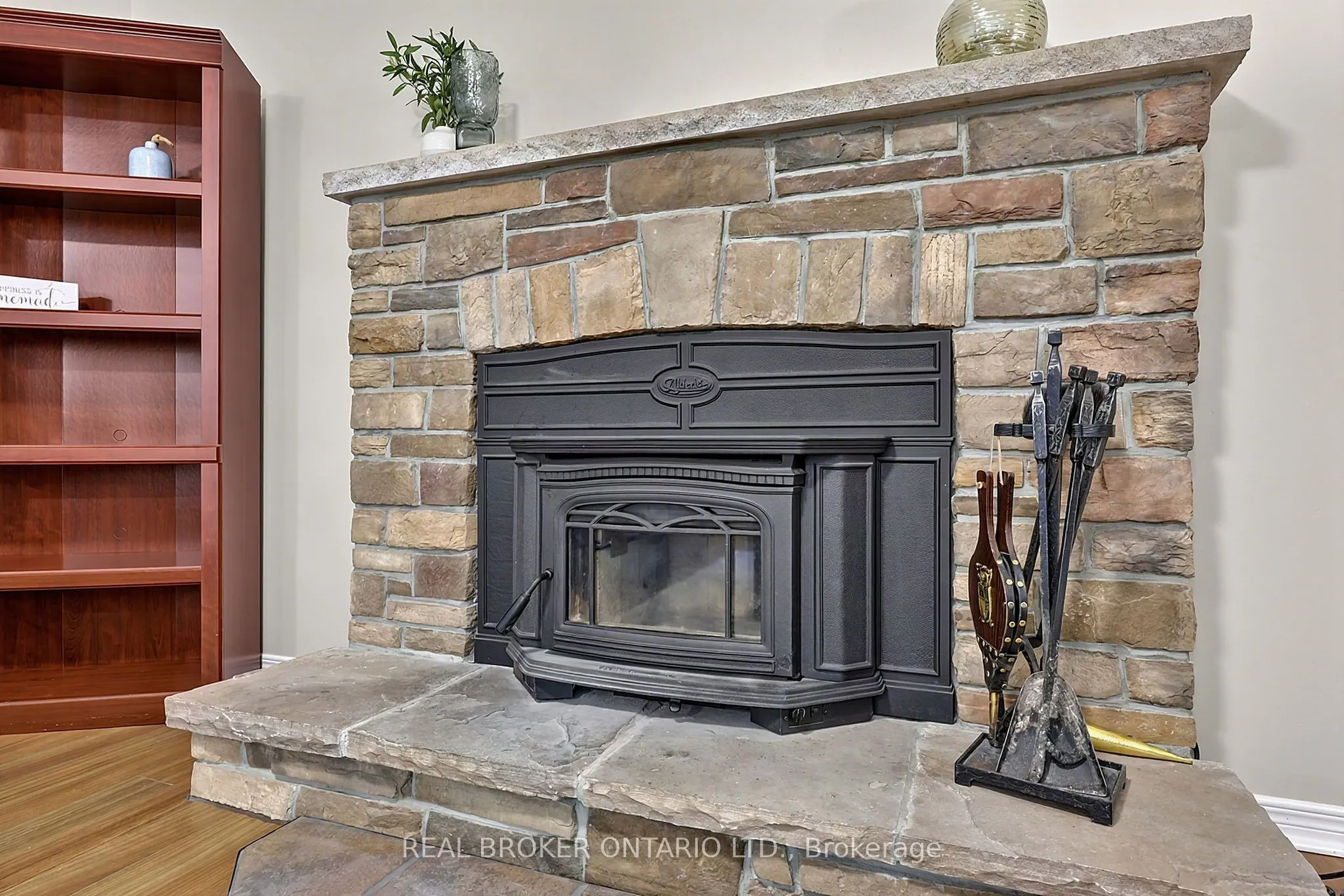 2 Amberglen Court