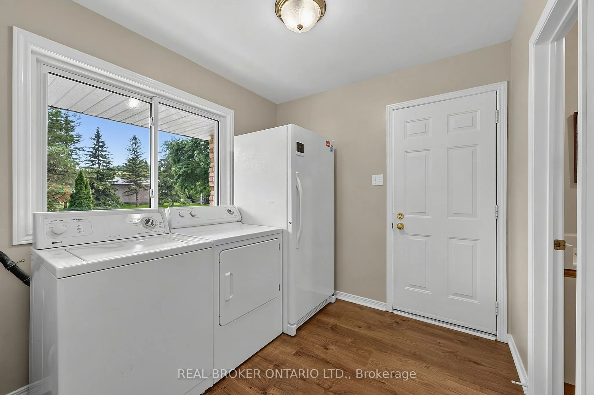 2 Amberglen Court