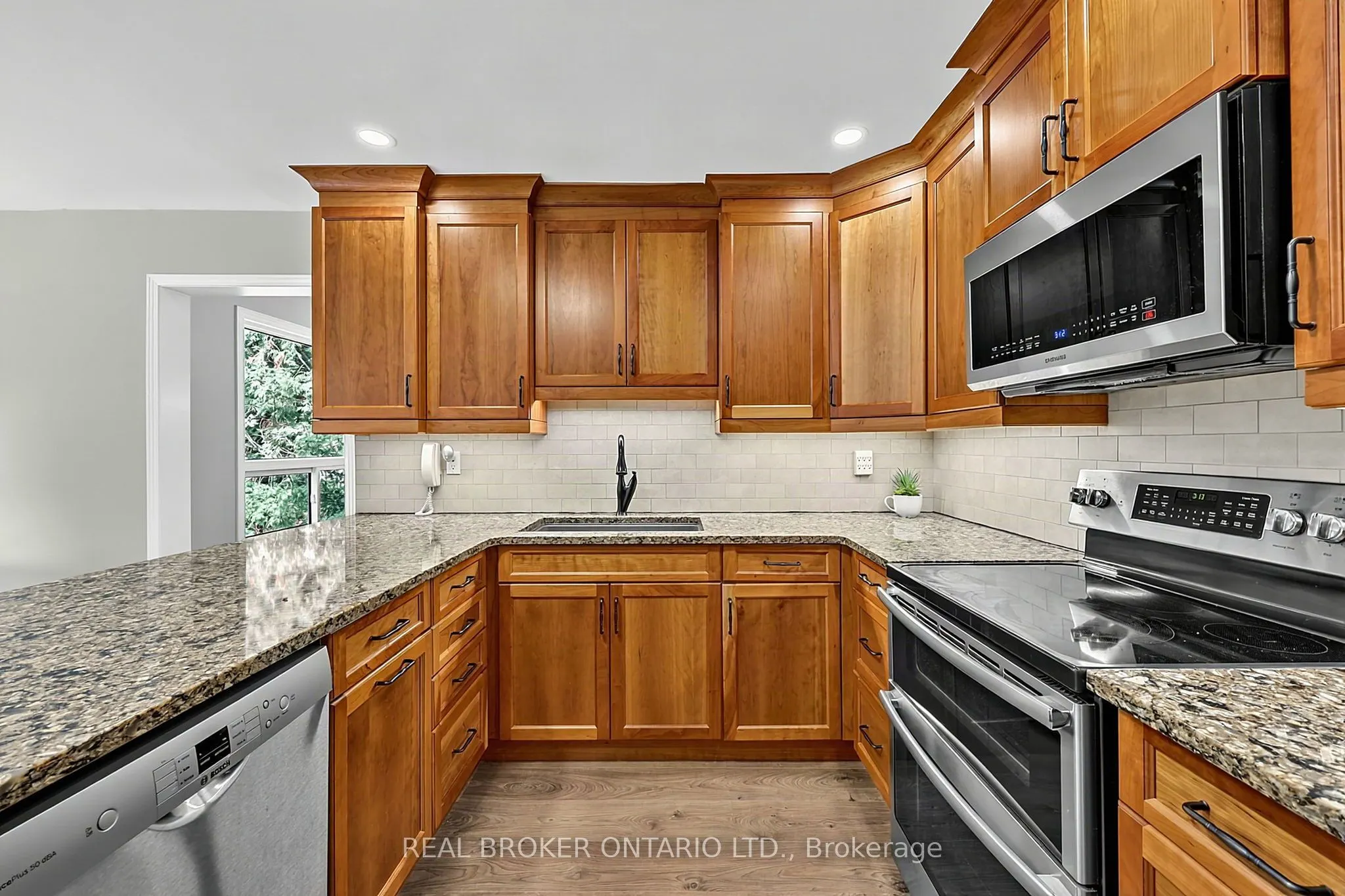 2 Amberglen Court
