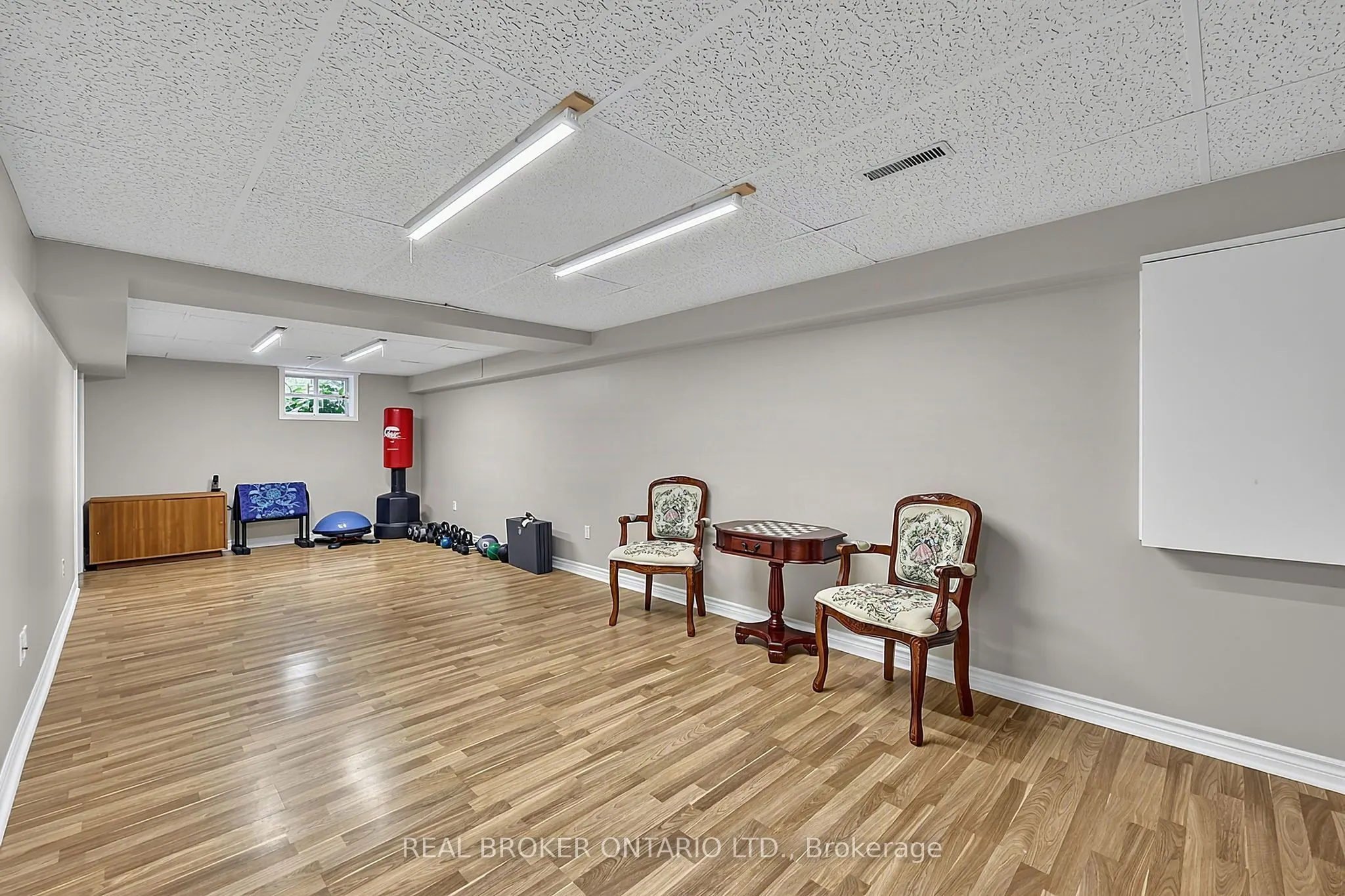 2 Amberglen Court