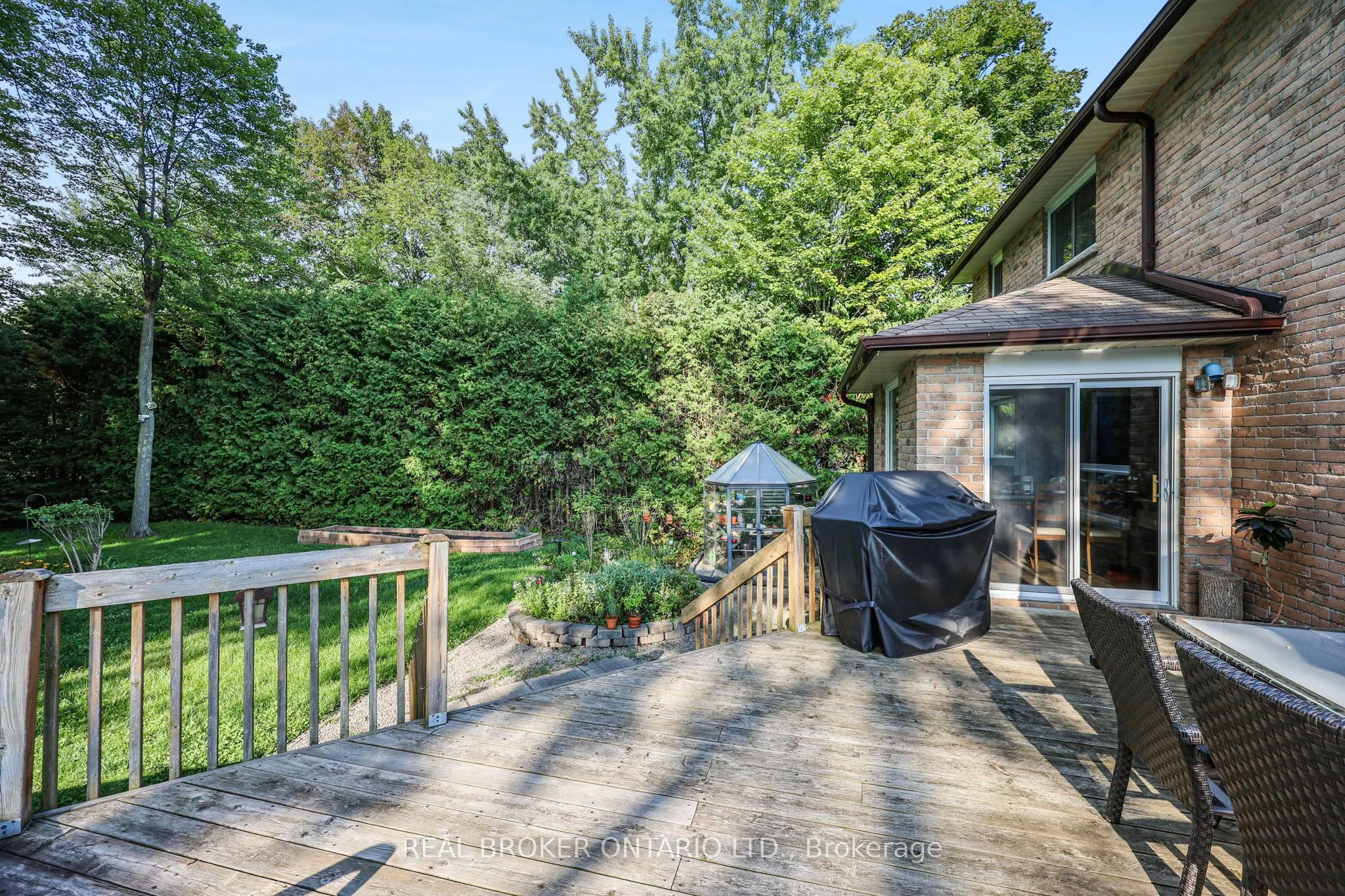 2 Amberglen Court
