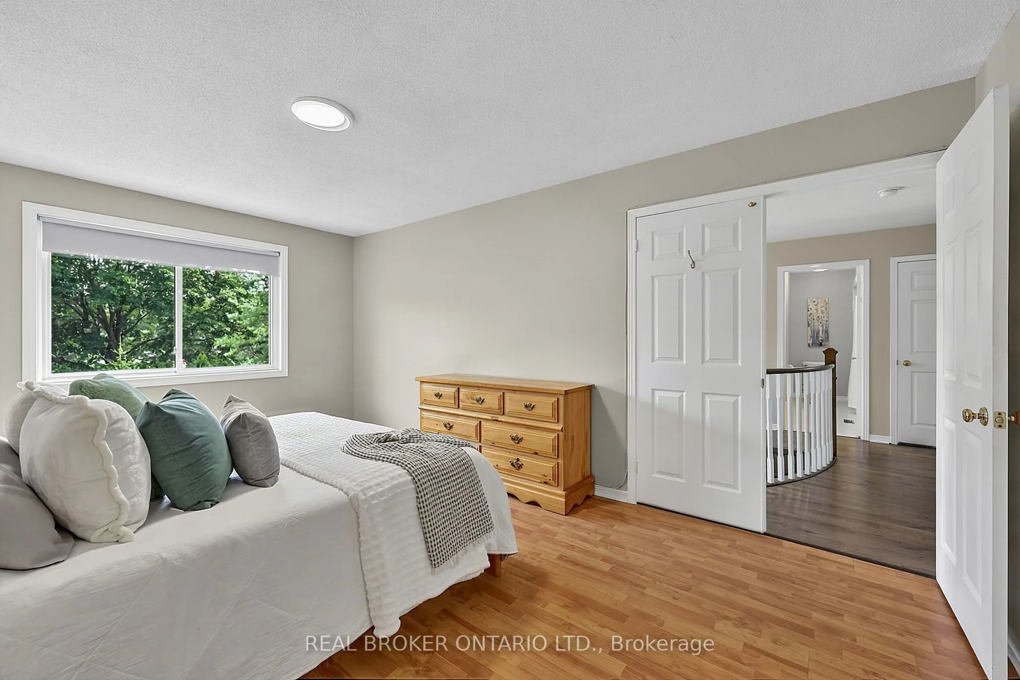 2 Amberglen Court