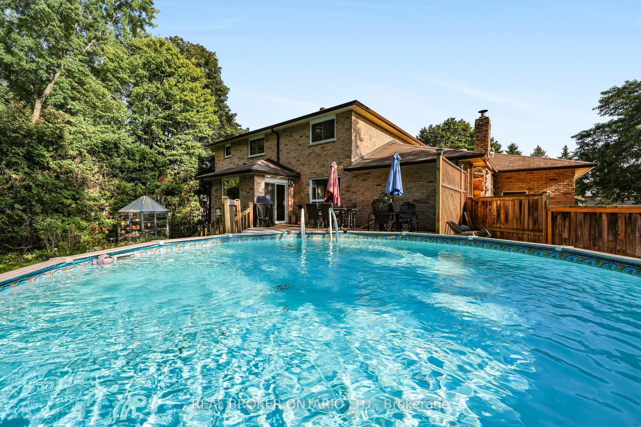 2 Amberglen Court