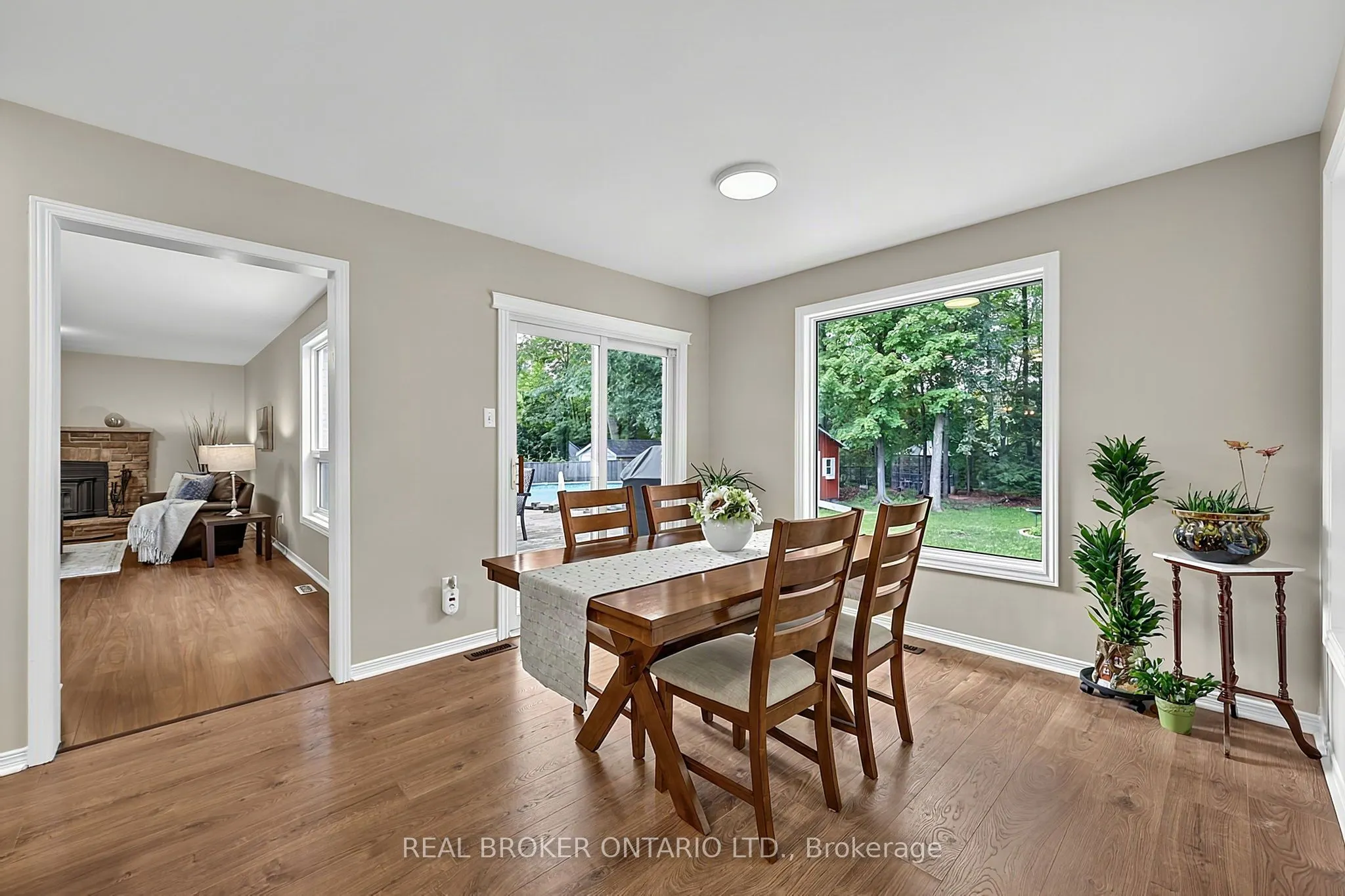 2 Amberglen Court