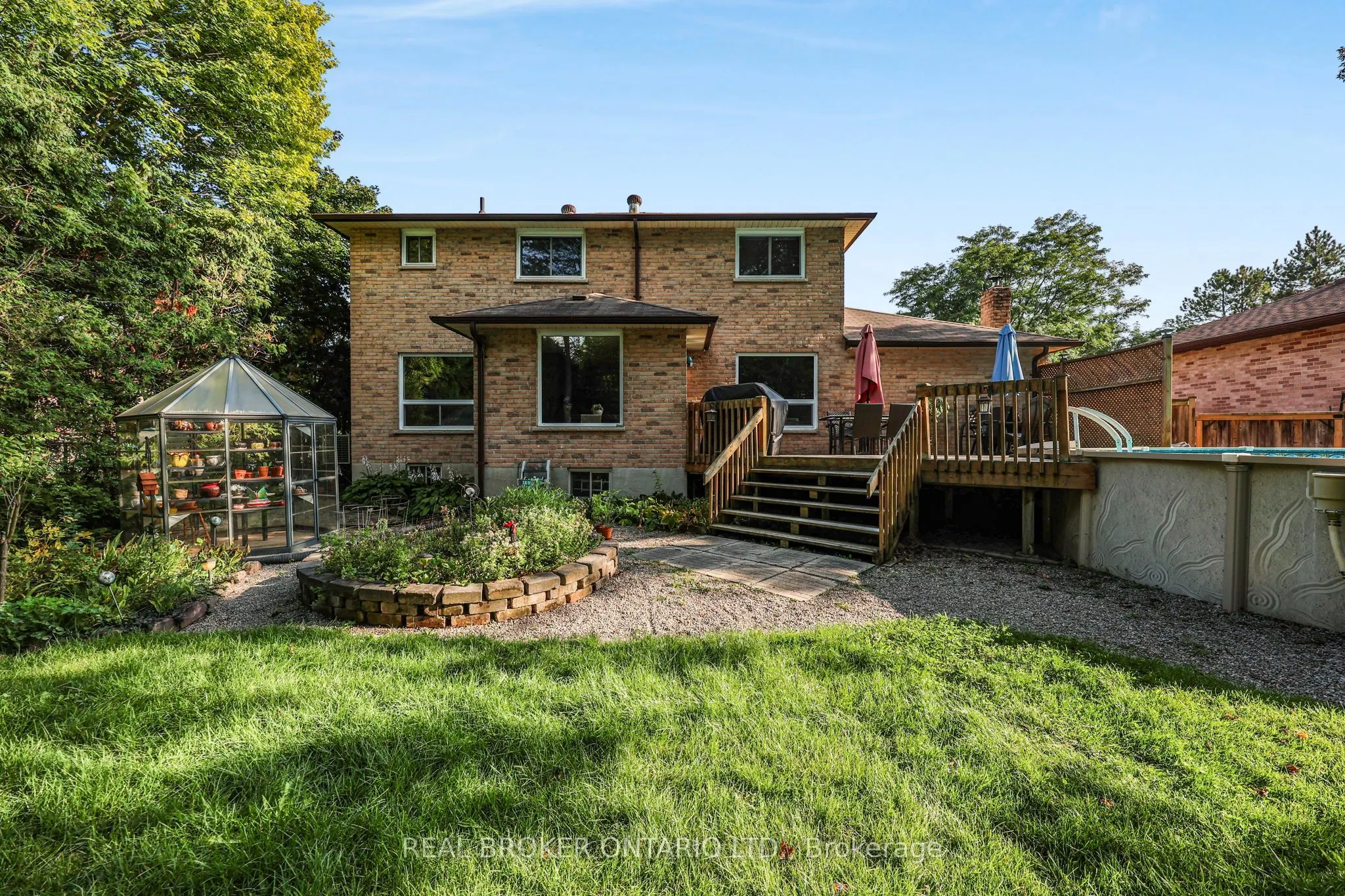 2 Amberglen Court