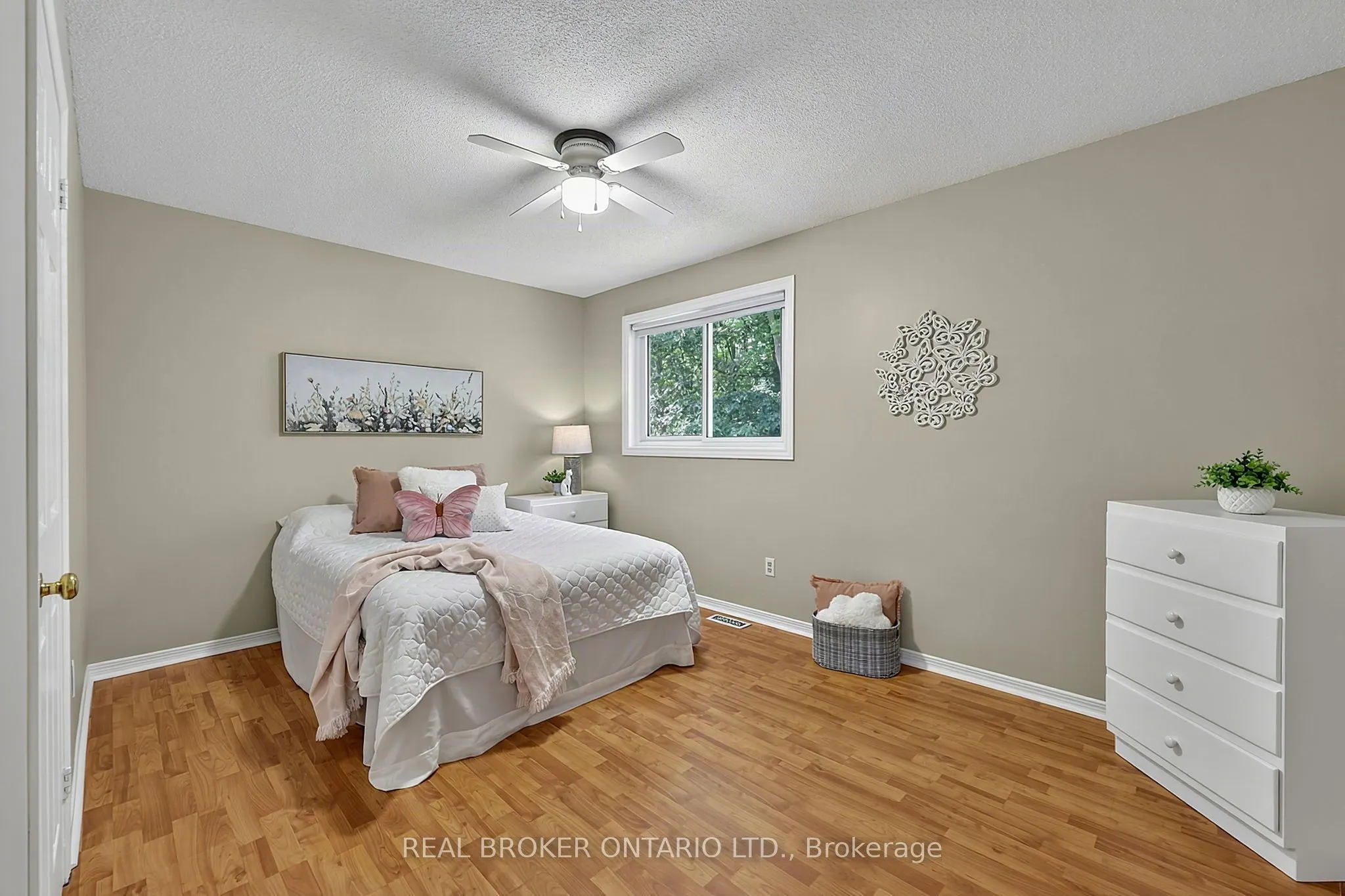 2 Amberglen Court