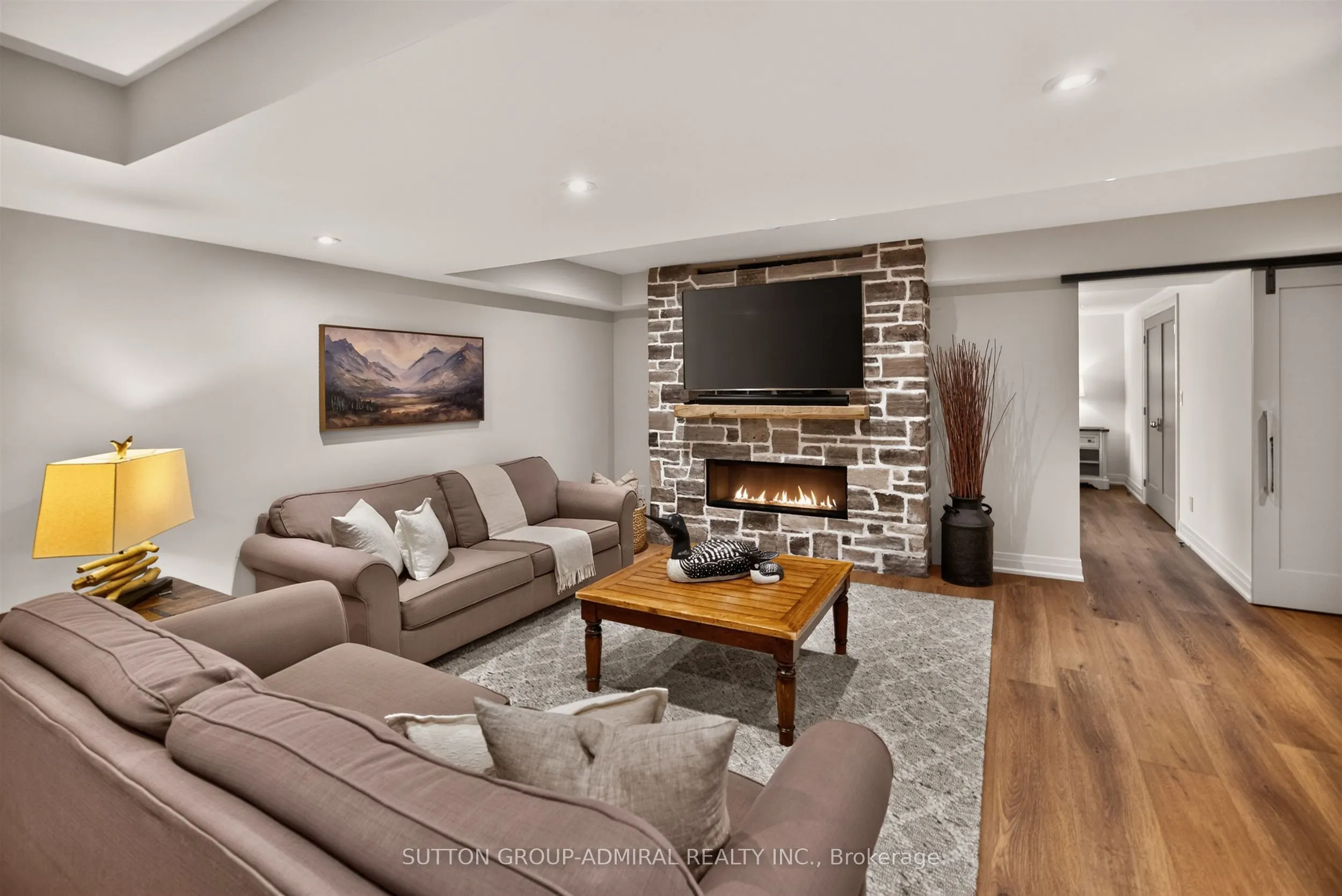 8400 19th Sideroad