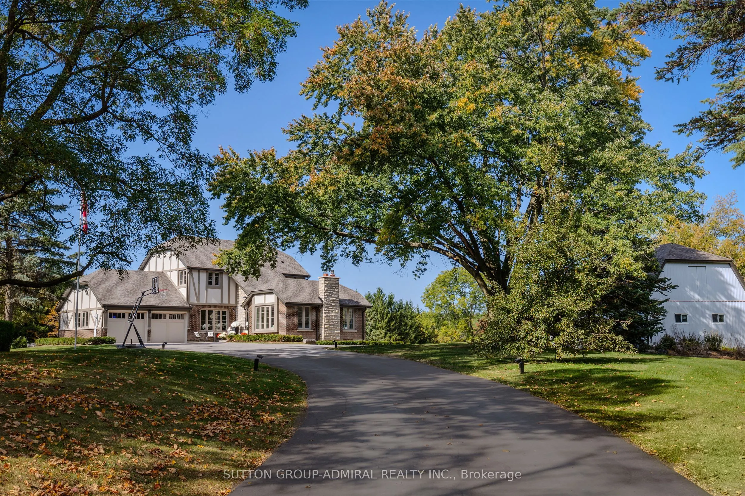 8400 19th Sideroad