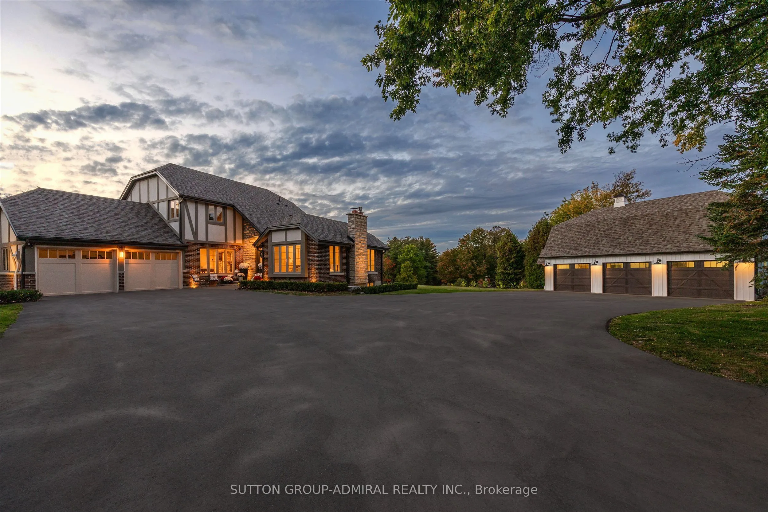 8400 19th Sideroad