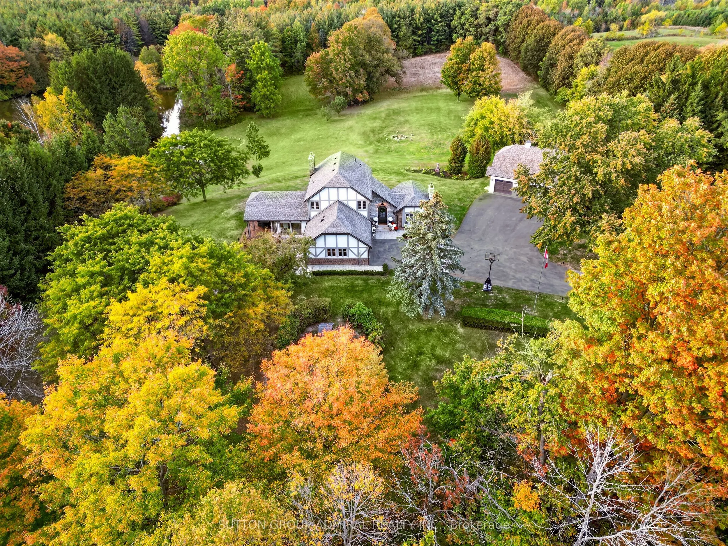8400 19th Sideroad