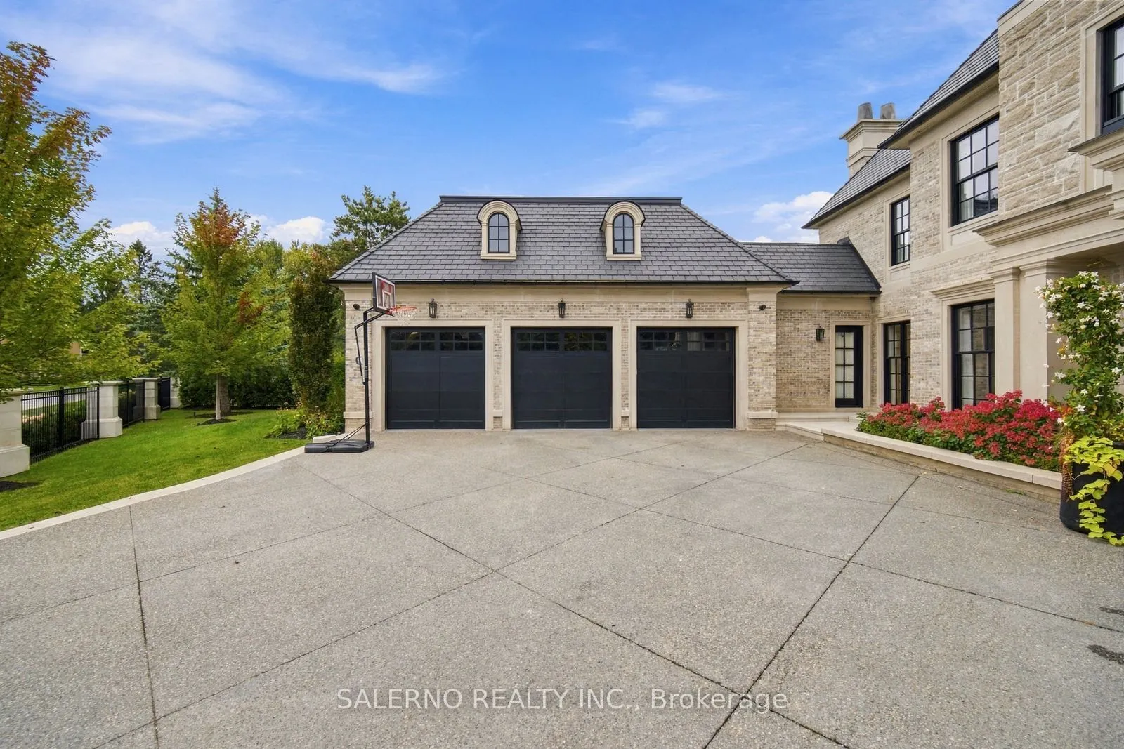 6 Curtis Crescent